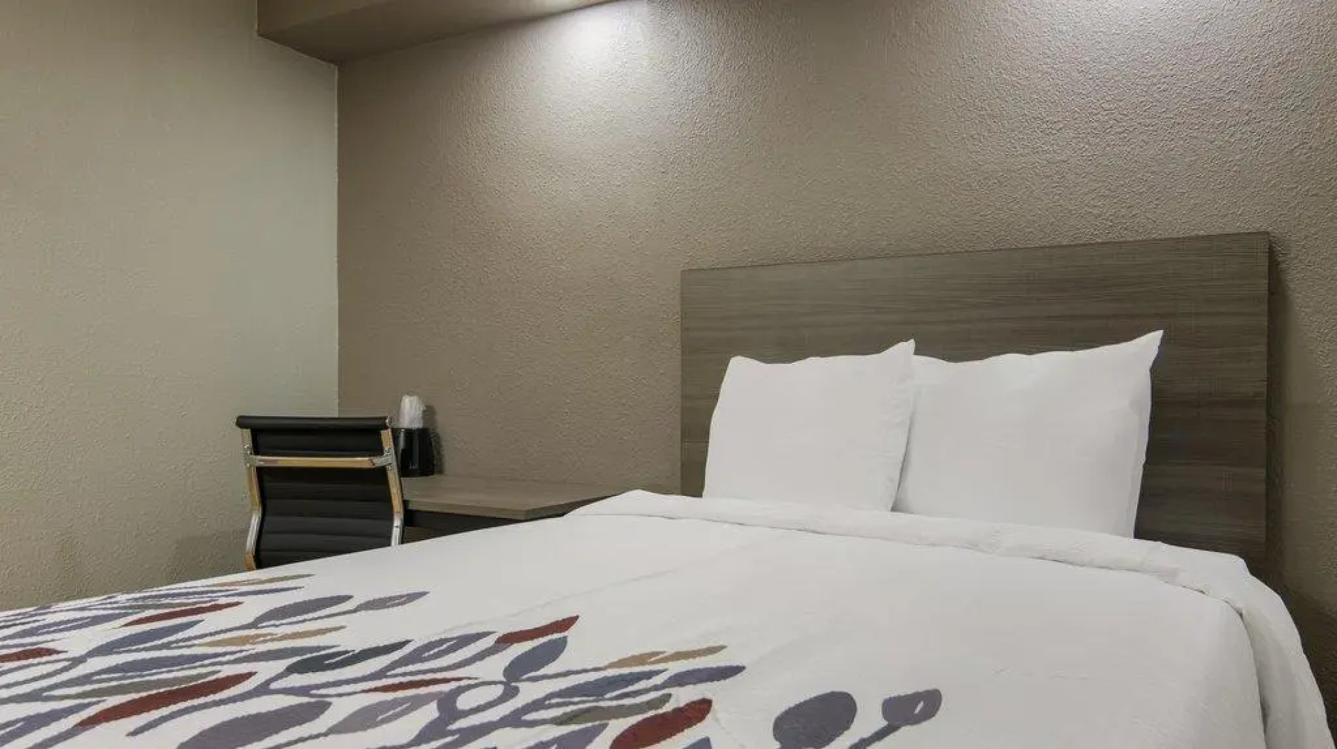 Red Roof Inn & Conference Center Chicago - N Aurora/ Naperville