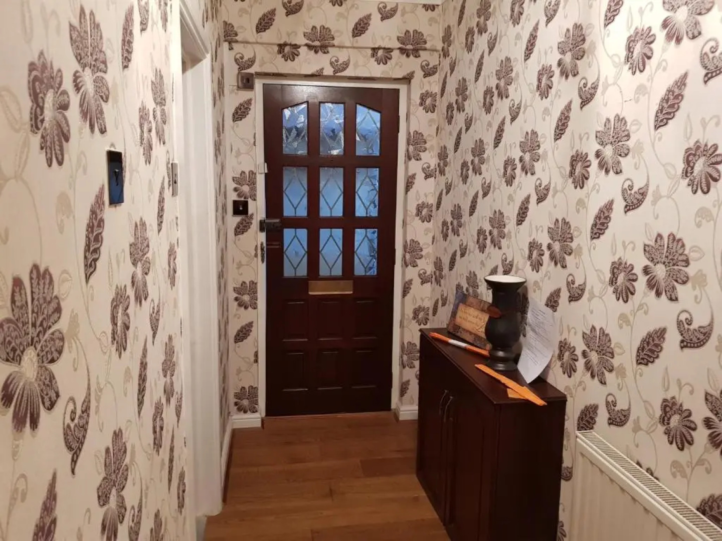 Spacious Bungalow in Romford with parking