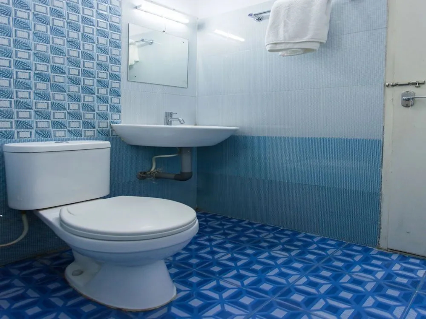 OYO 15599 Reem Residency