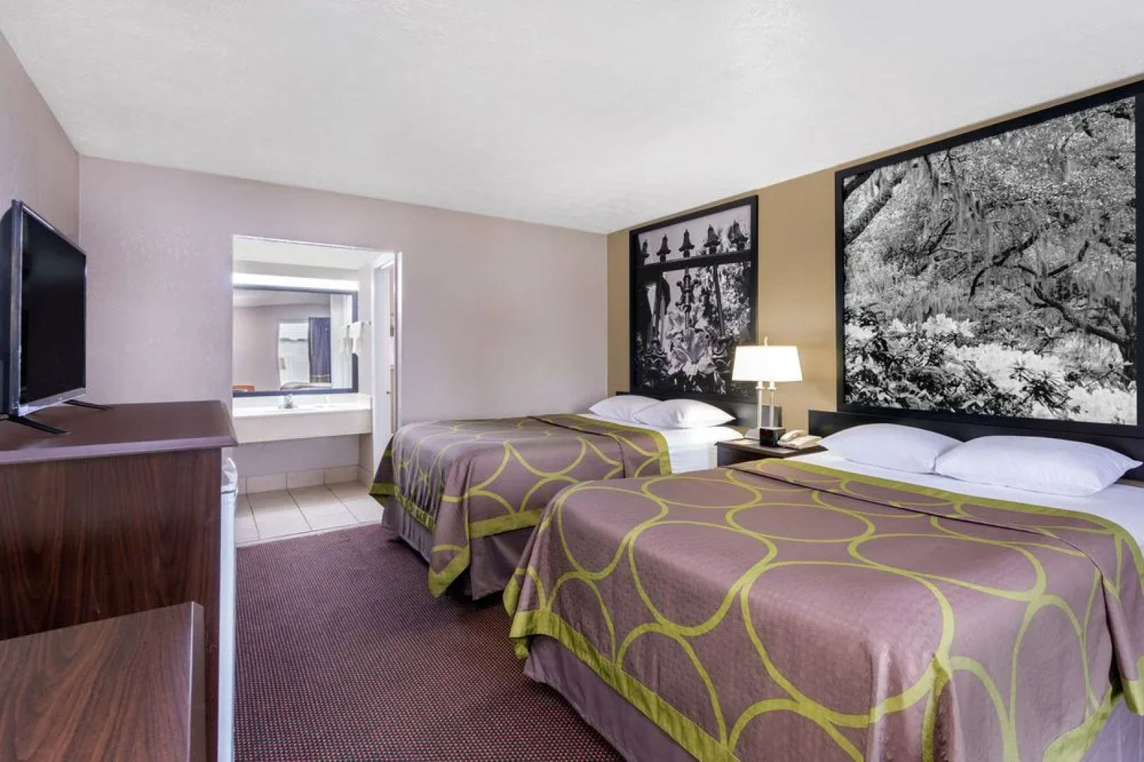 Super 8 - Locust Grove