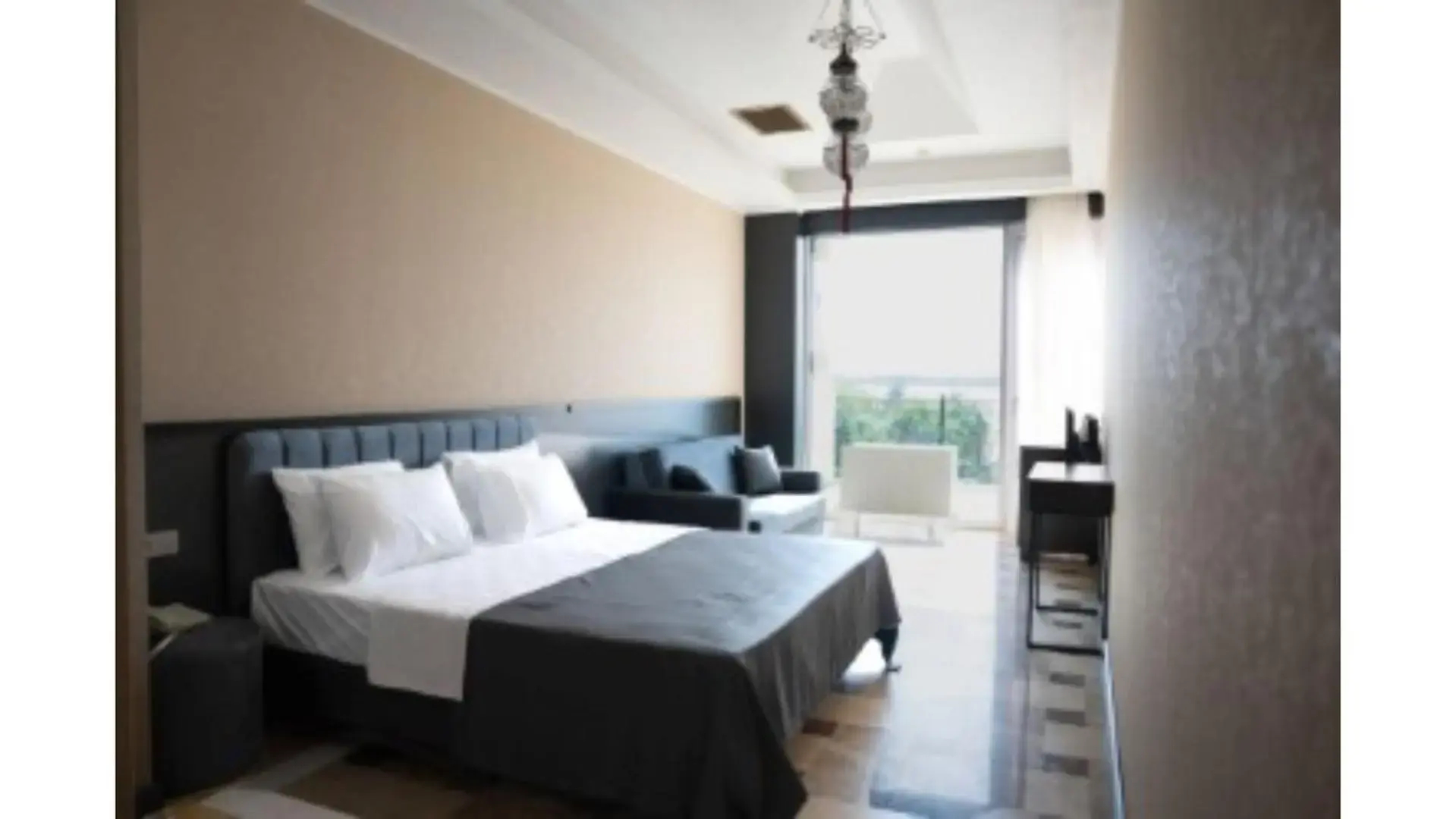 Kronos Hotel