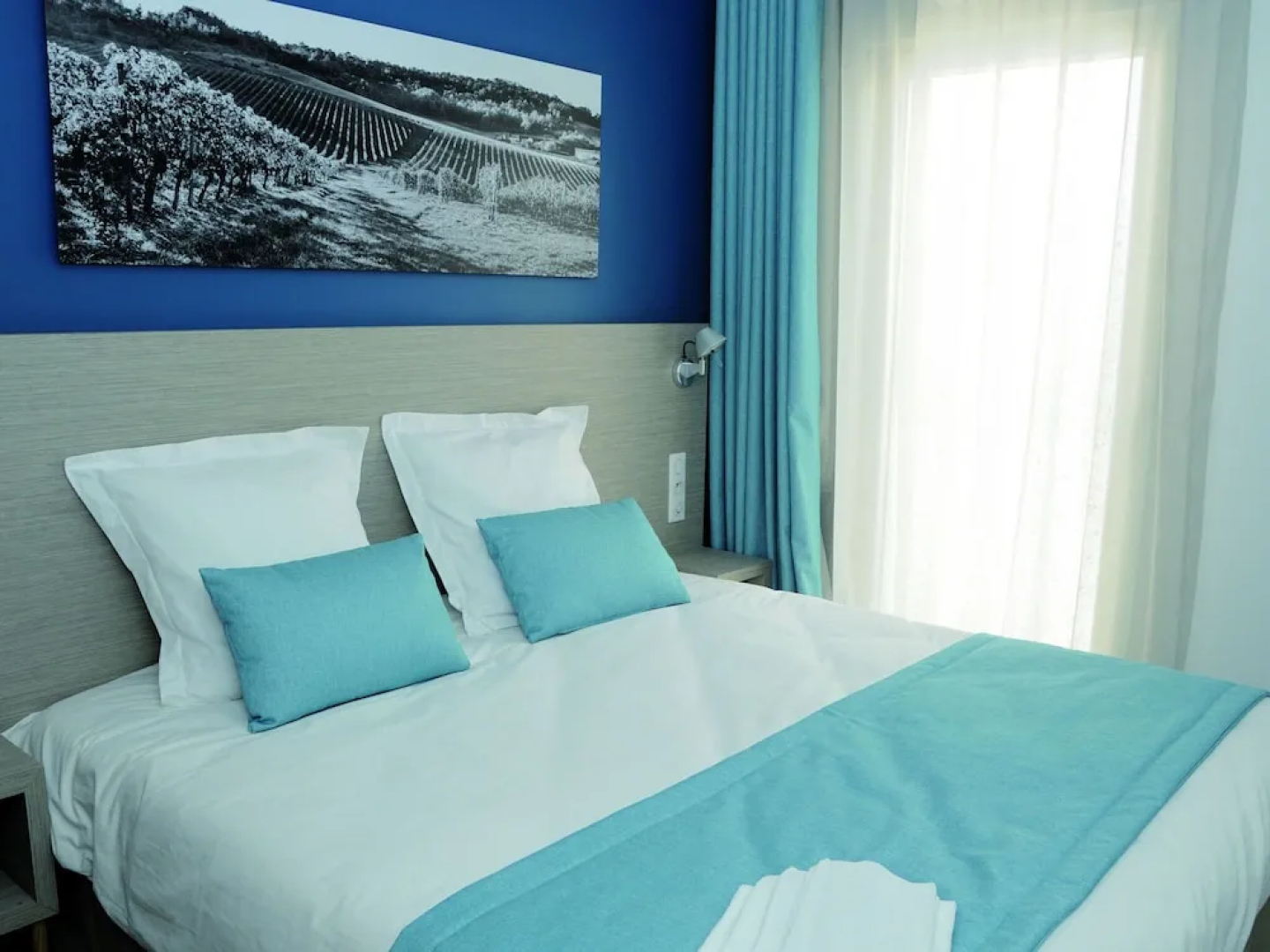 Modern Apartment With a Balcony Located 500m From a spa Town