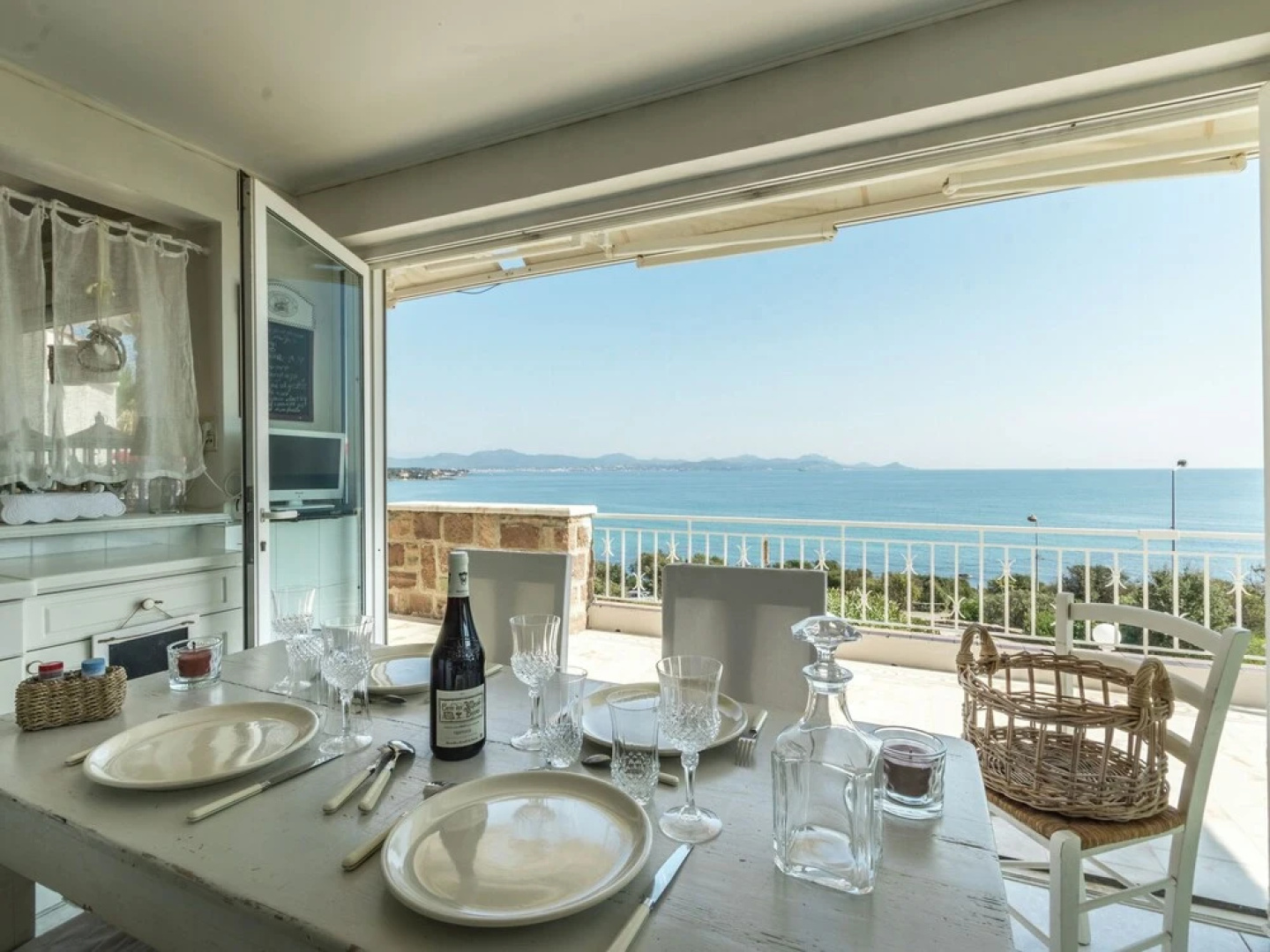 Luxurious villa in Les Issambres with Jacuzzi
