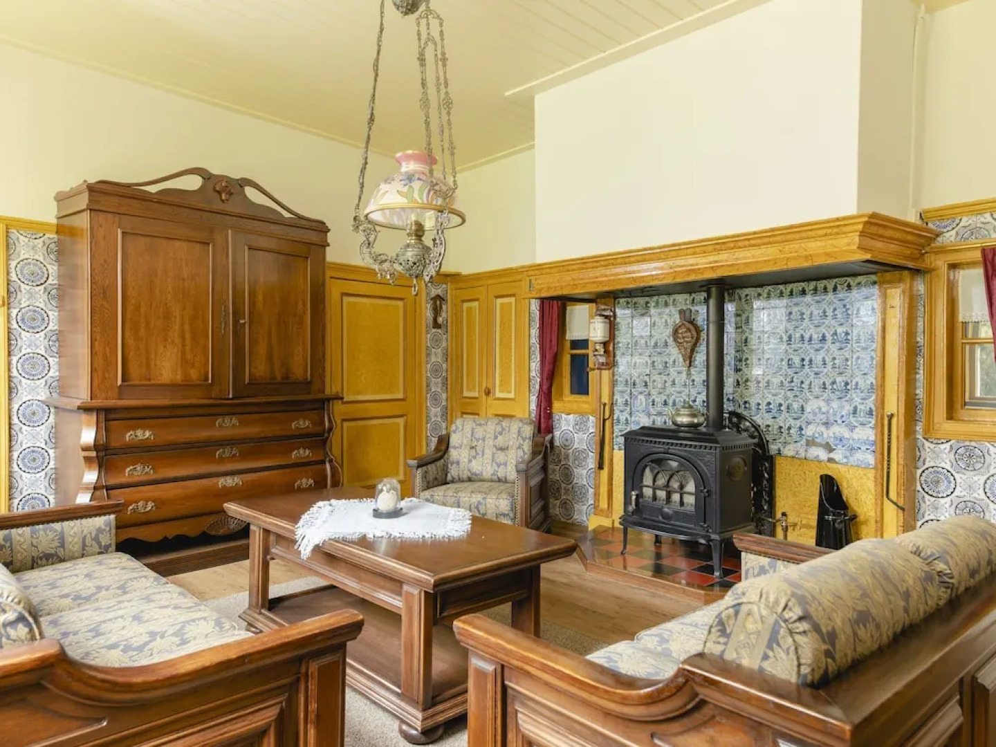 Cozy Farmhouse with Decorative Fireplace near Nature