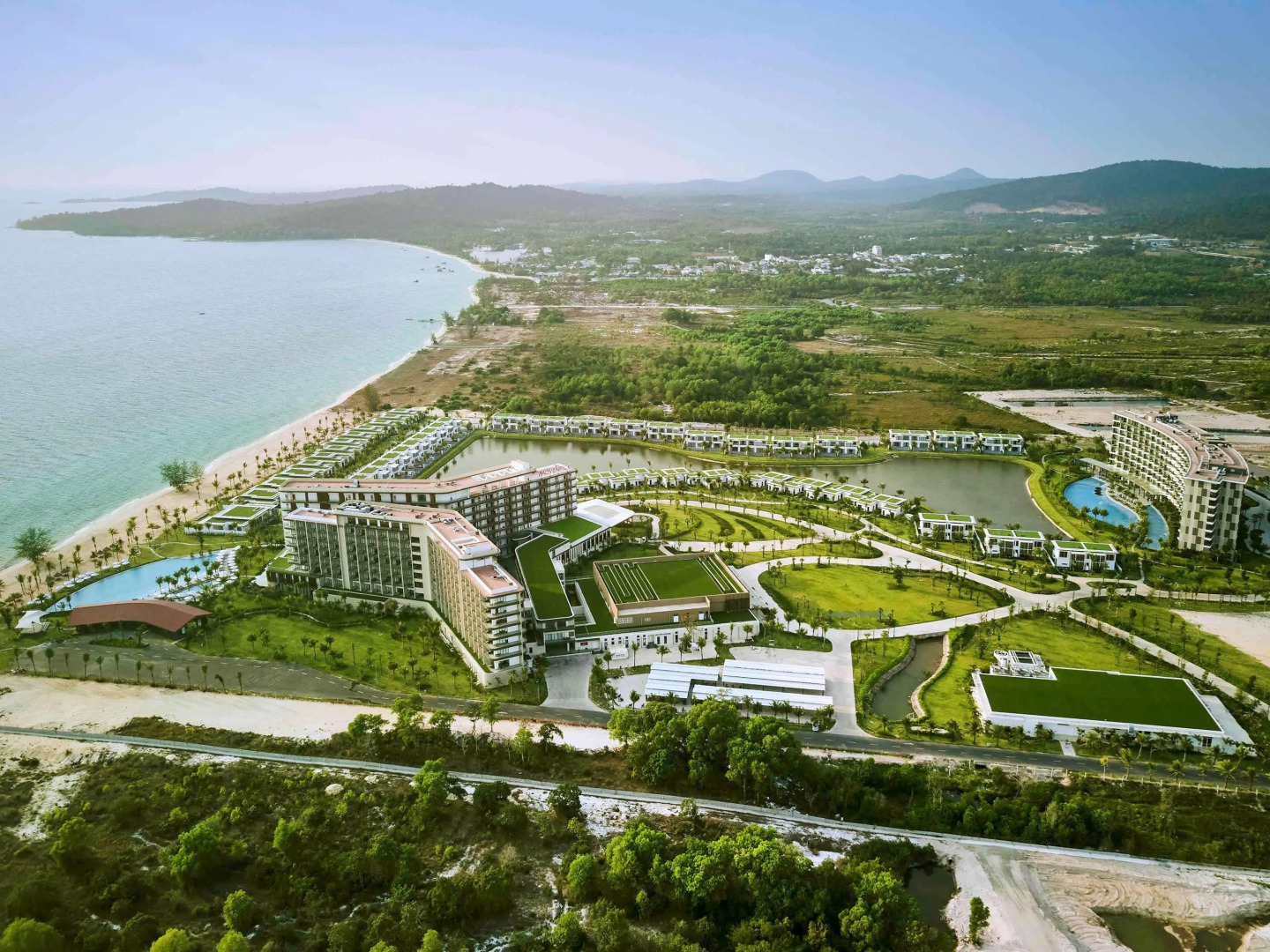 Курортный отель Mövenpick Resort Waverly Phu Quoc