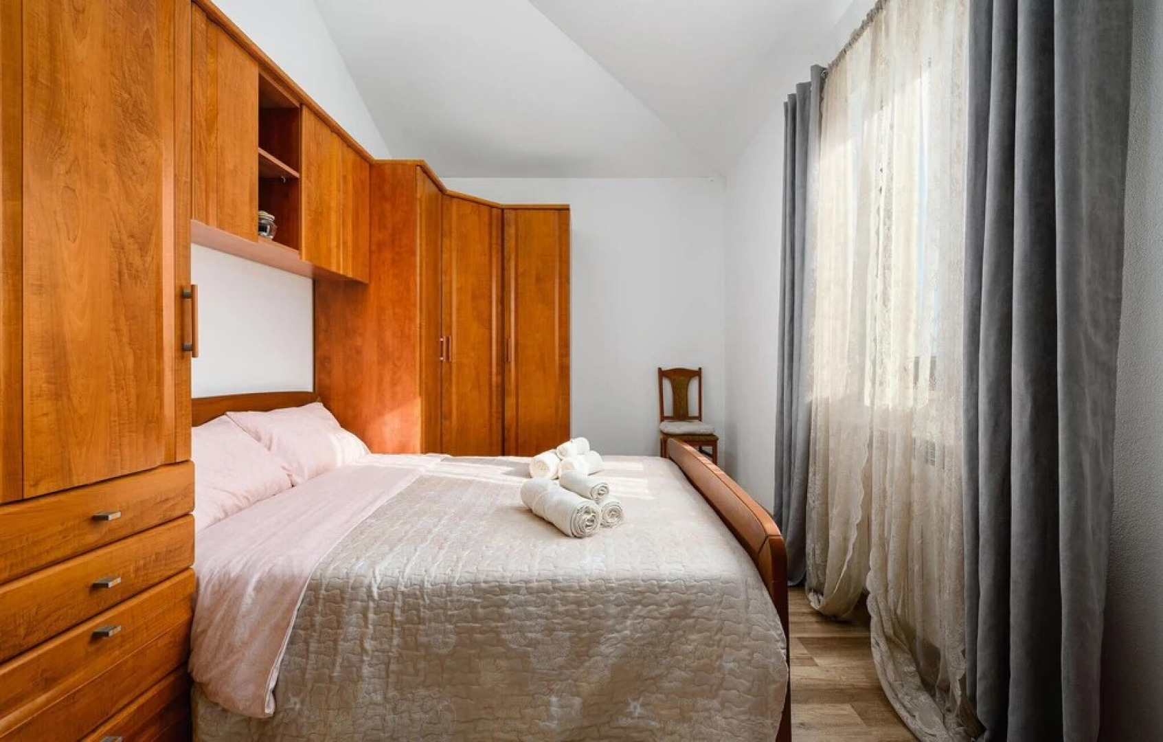 Amazing Home in Nova Vas With Wifi, 4 Bedrooms and Outdoor Swimming Pool