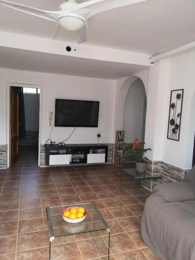 Villa with serene mountain views. Spacious garden with 10x5m pool.