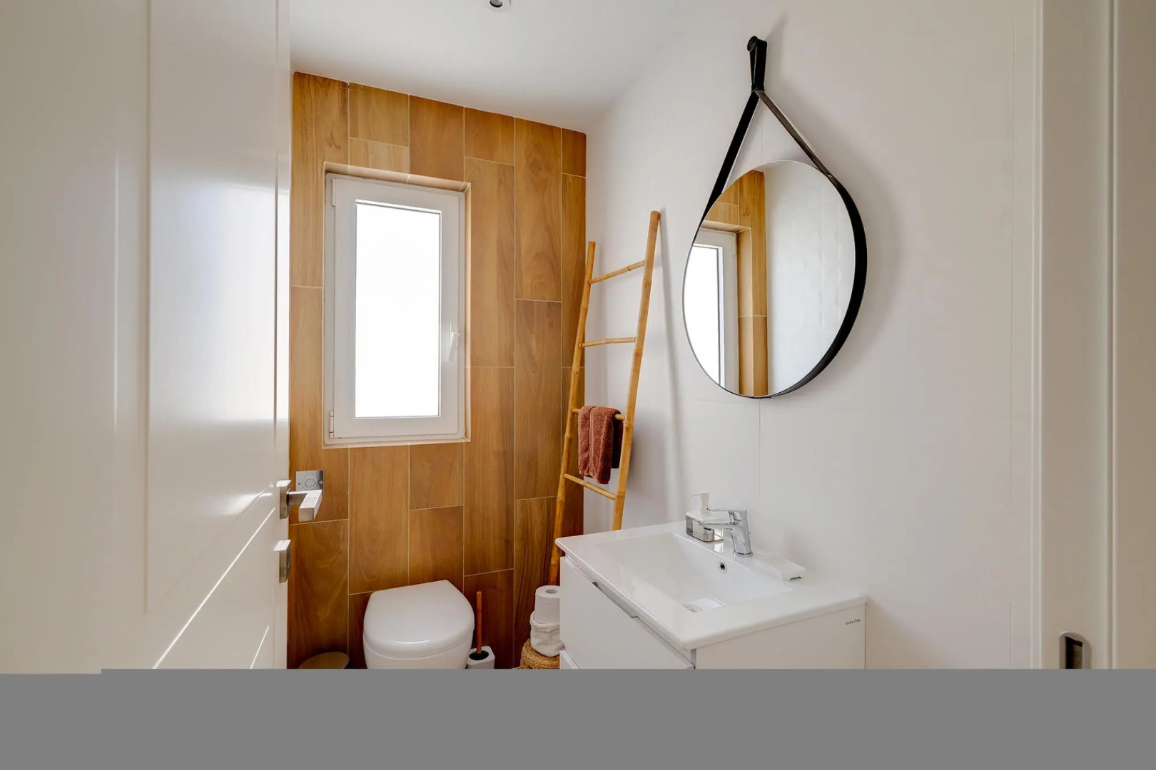 Stunning 3BR Apartment With Marina Views