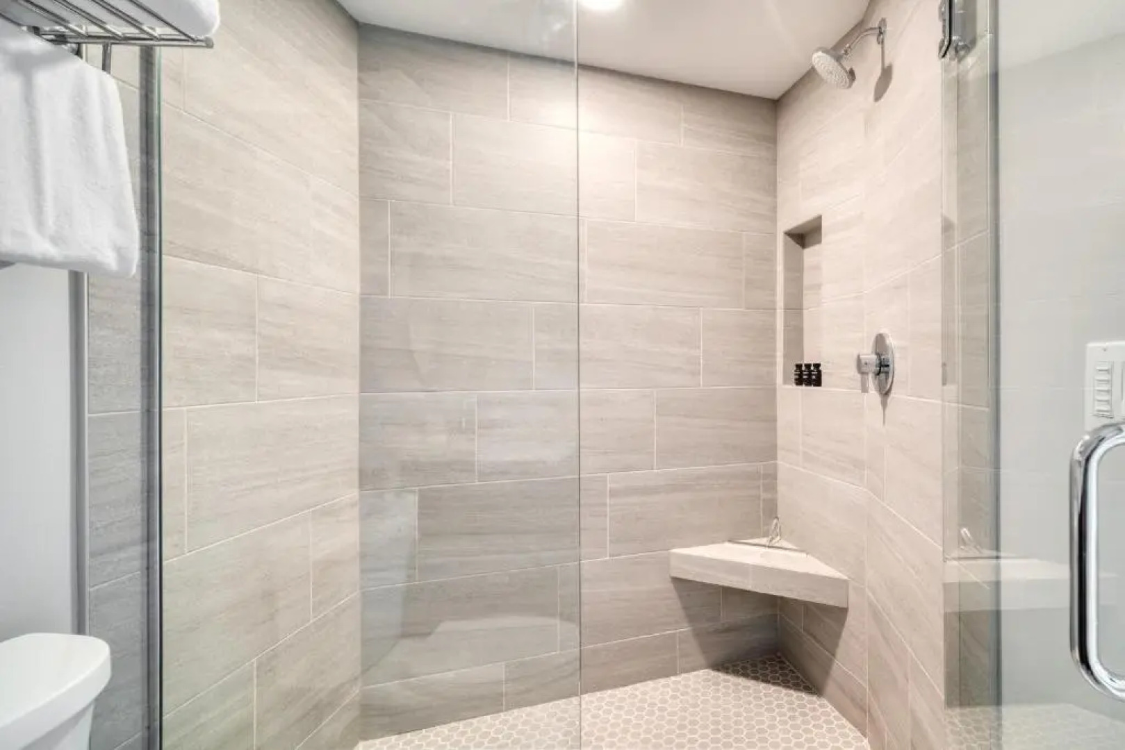 Sunset Cove by Avantstay Beachfront w/ Balcony!