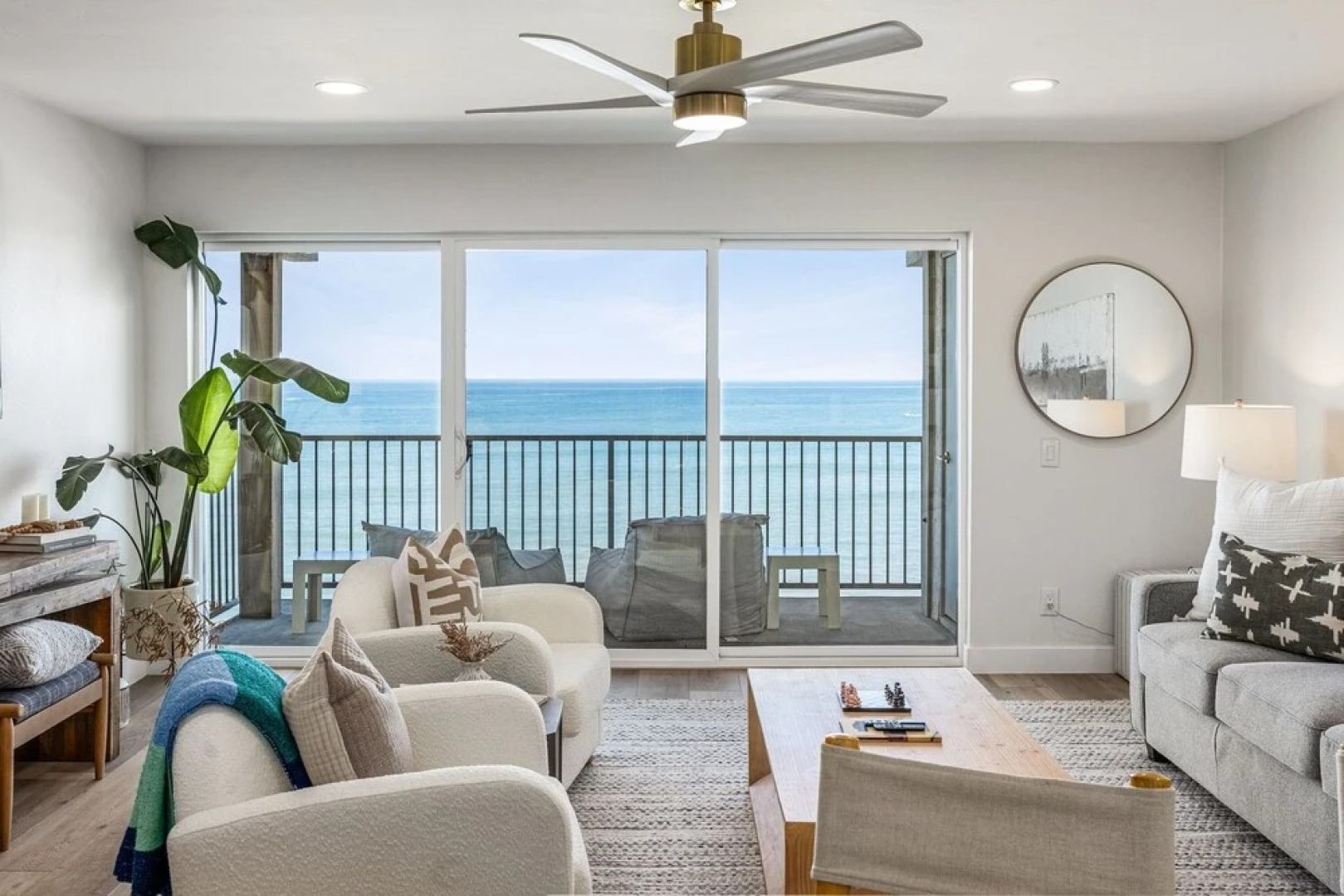 Dmbc 823b 2 Bedroom Condo by RedAwning