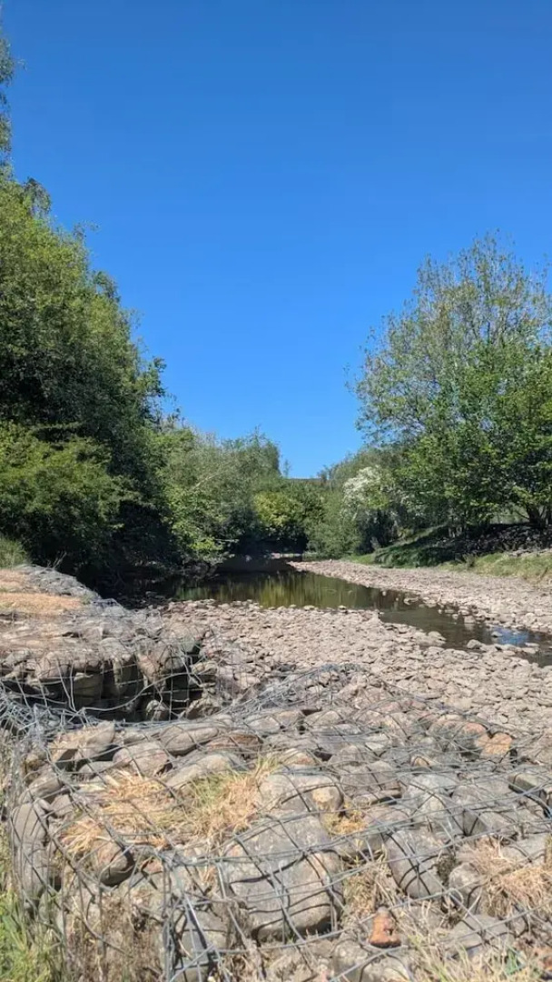 Tranquil Cabin Retreat- Sleeps 2, Parking