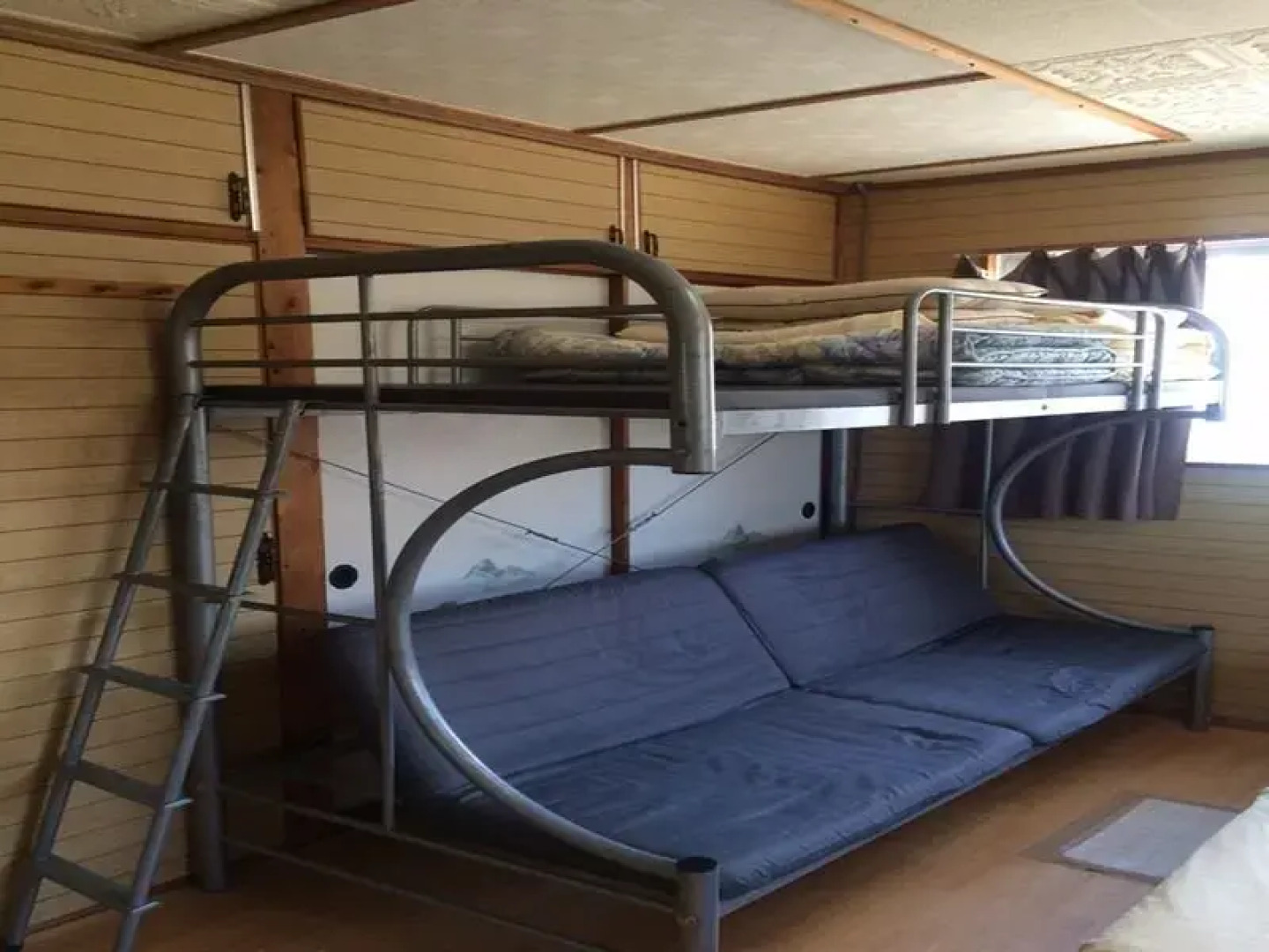 Guest House Lough Style