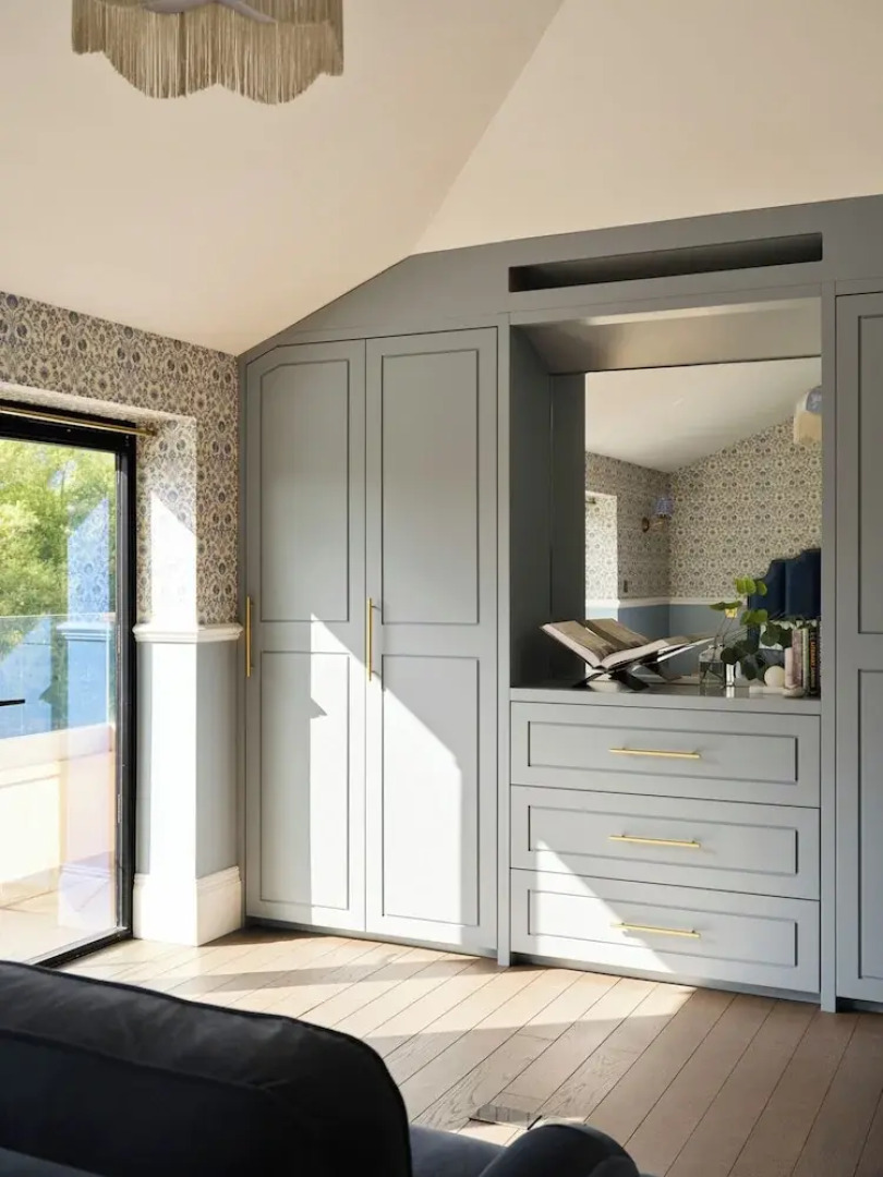 Thames Mansion - River View