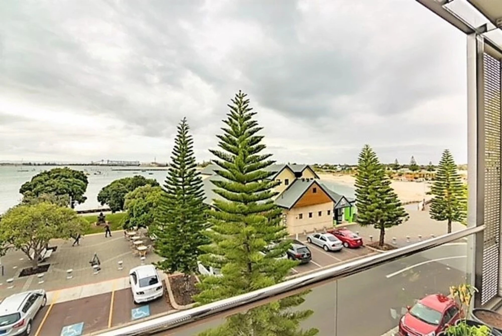 Spacious Apartment with Sea Views