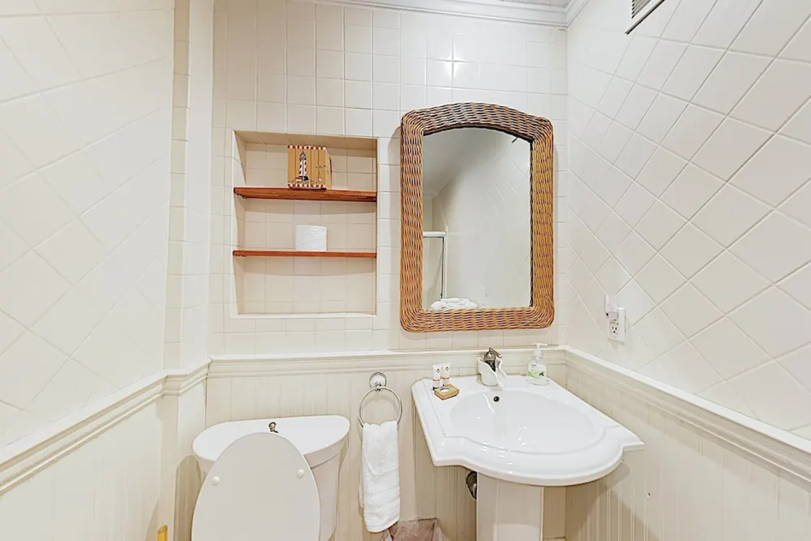 New Listing! Ocean-view Beach W/ Private Pool 4 Bedroom Home