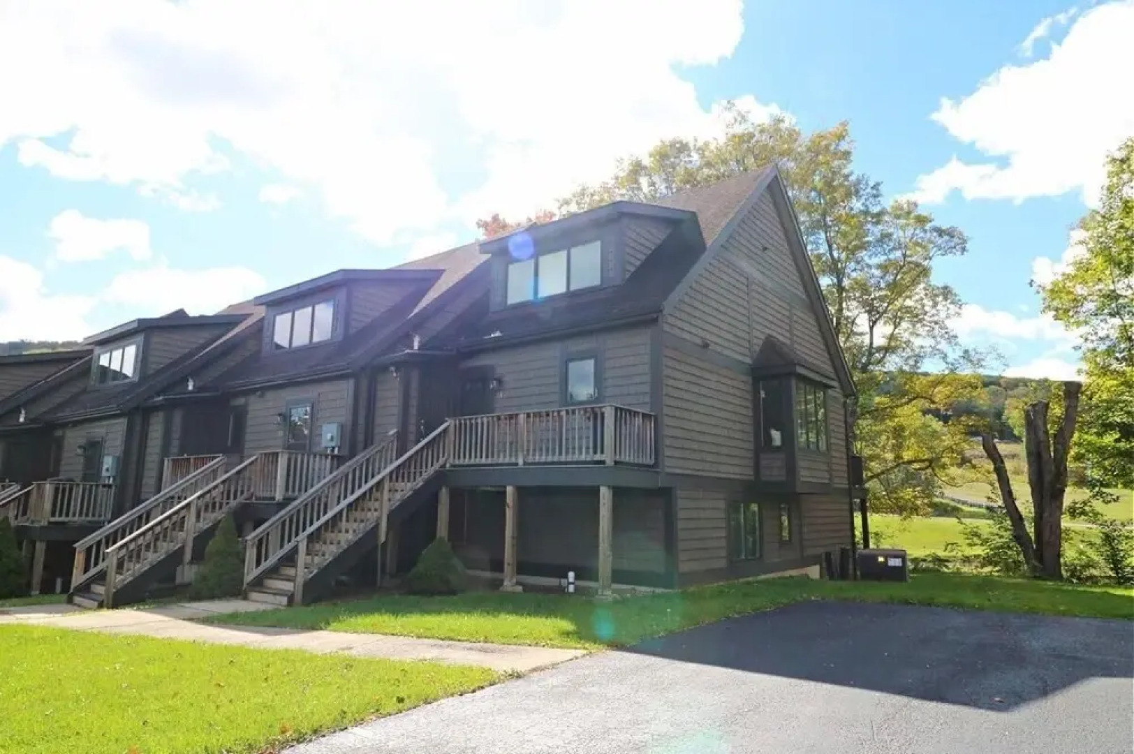 Woods 81 3 Bedroom Condo by Redawning