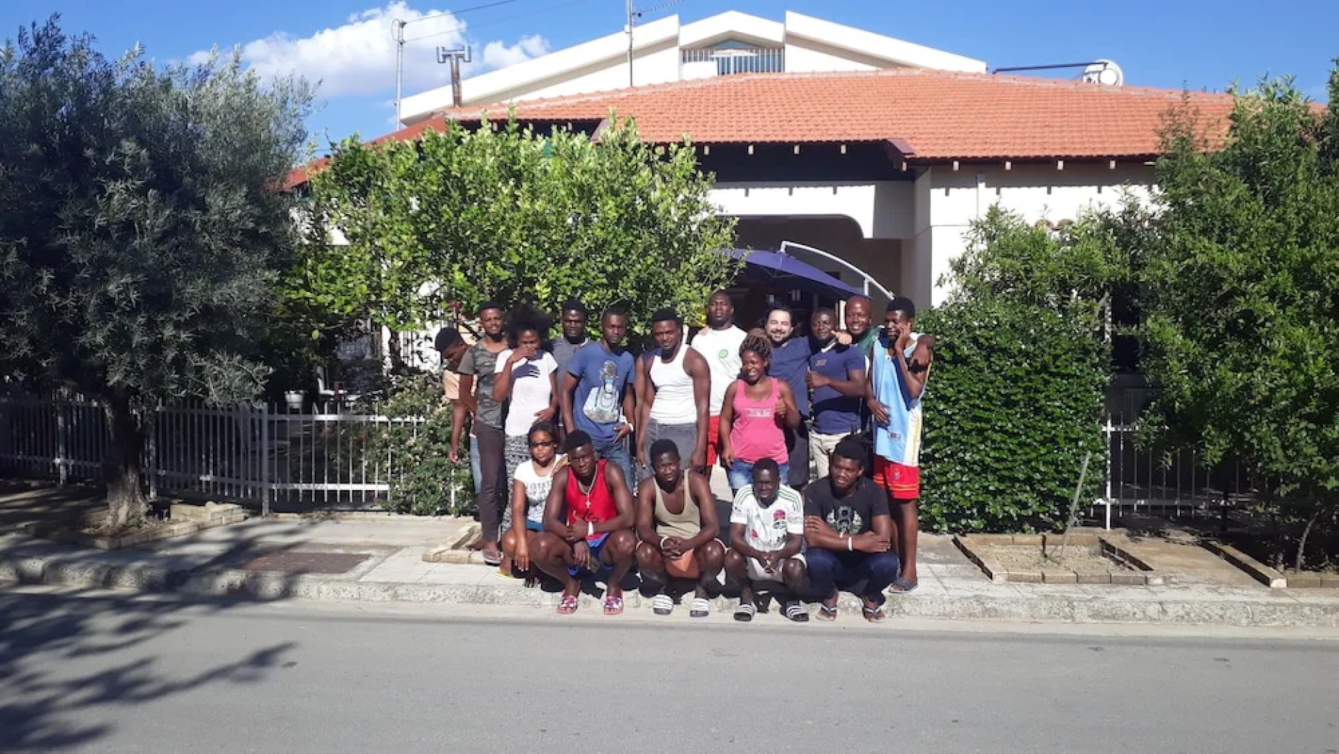 Costas Hostel Action