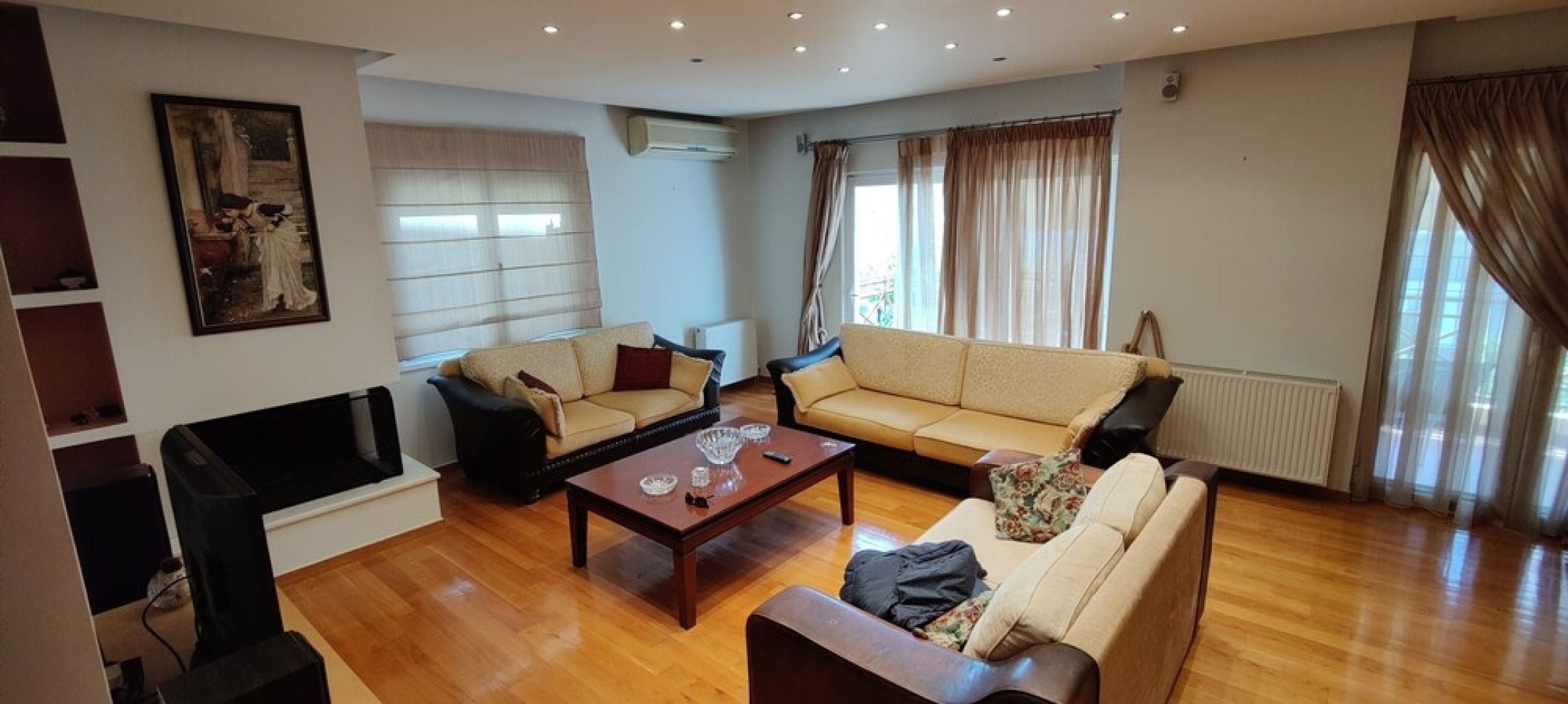 3br maisonette close to metro station