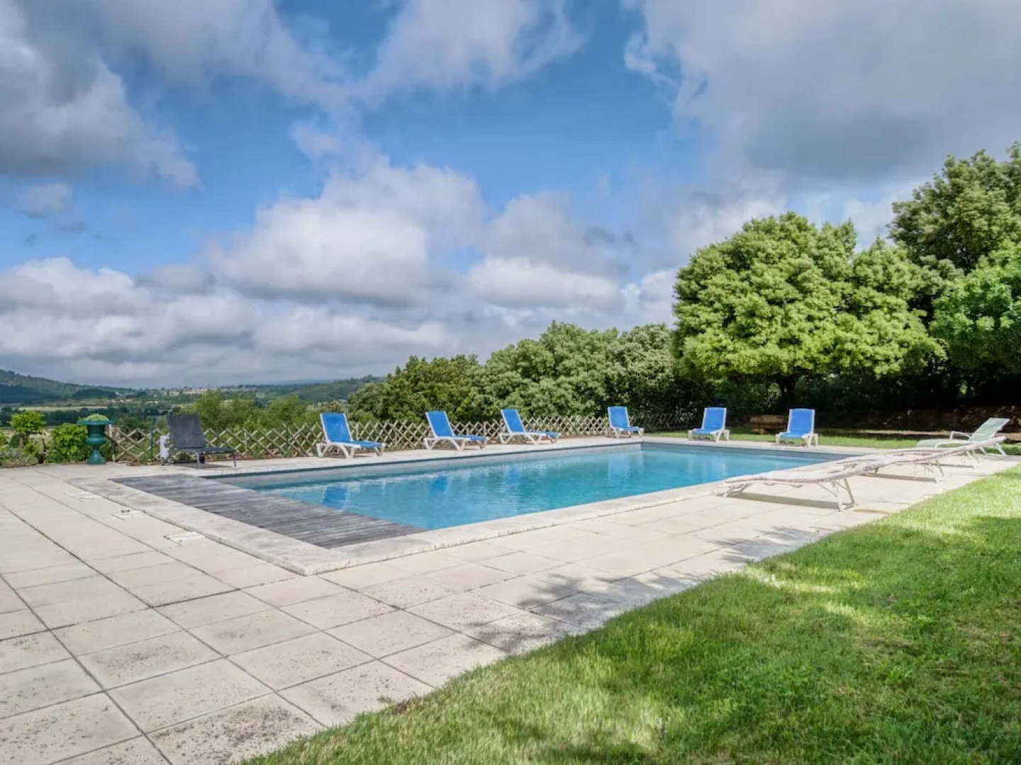 Quaint Holiday Home in Rustrel With Swimming Pool