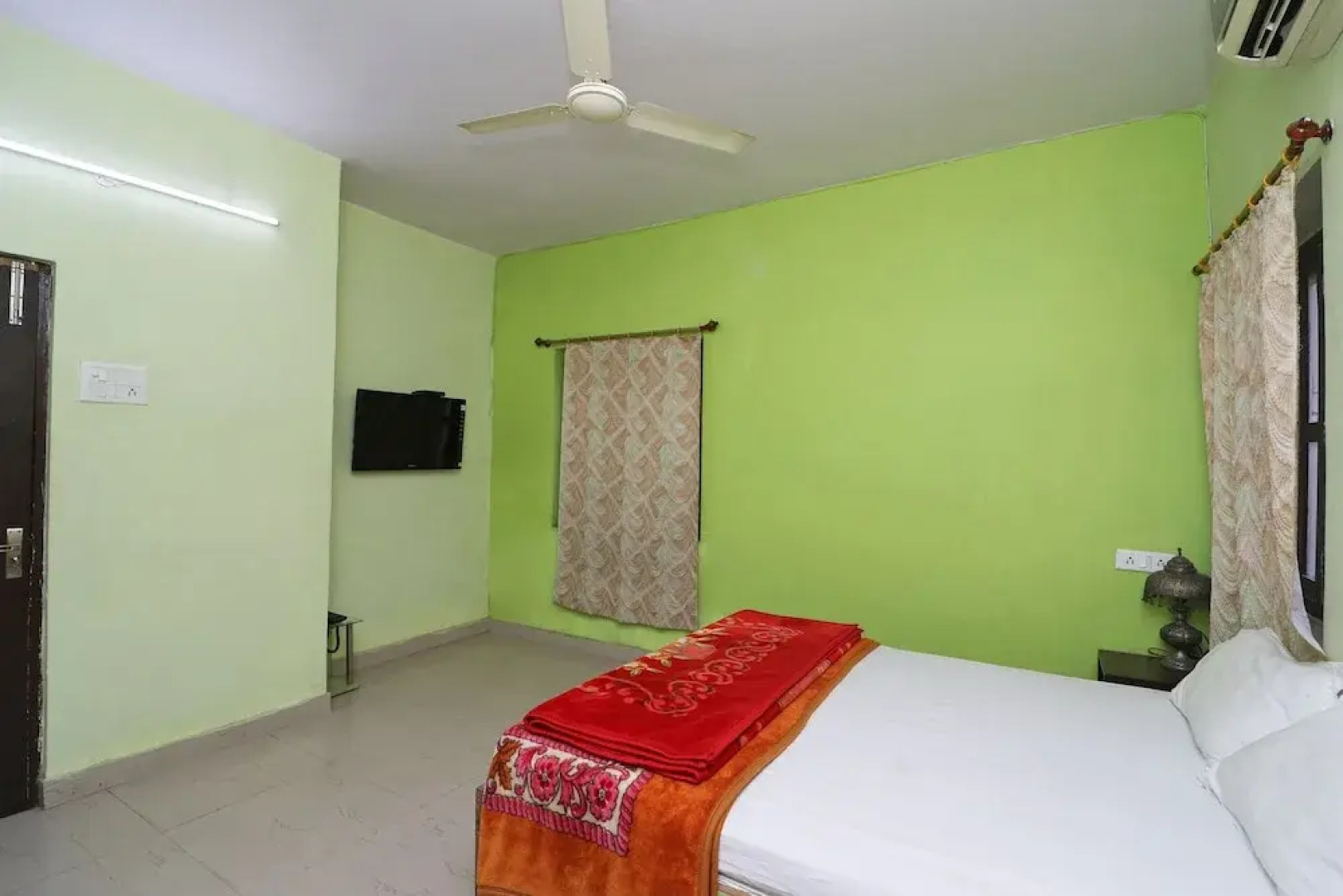 Spot On 42114 Hotel Ashoka