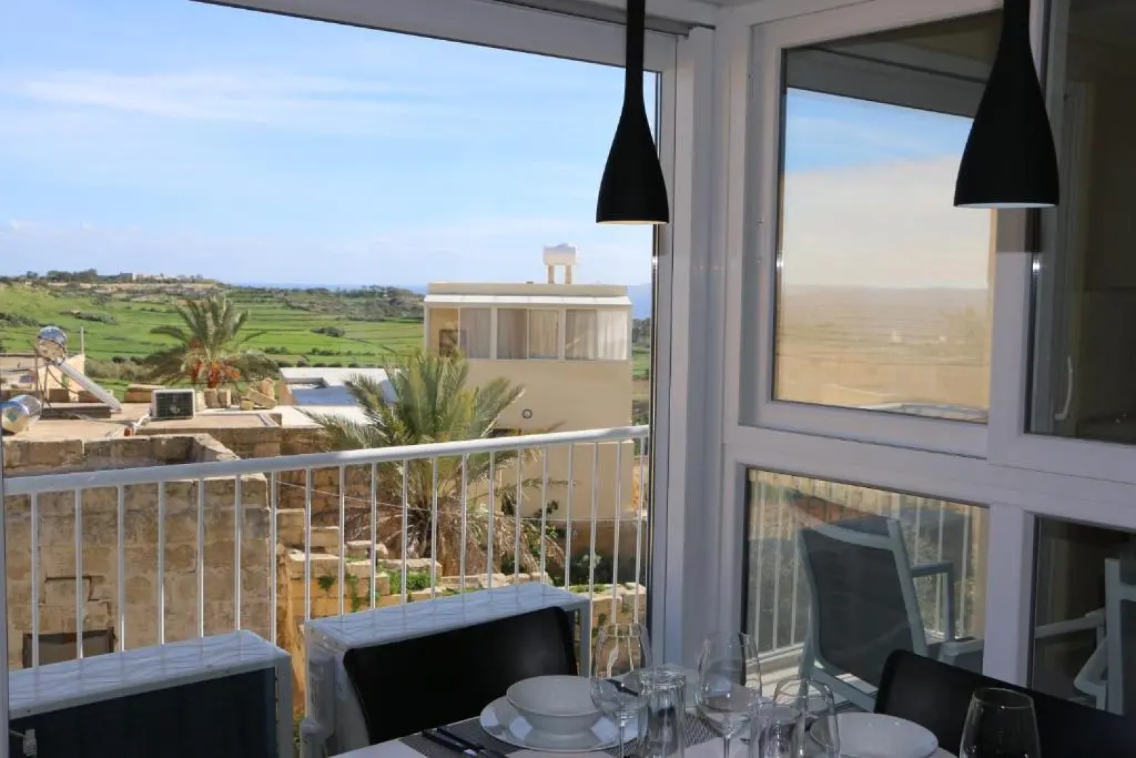 Wileg 4A Luxury Studio Apartment with Shared Swimming Pool.
