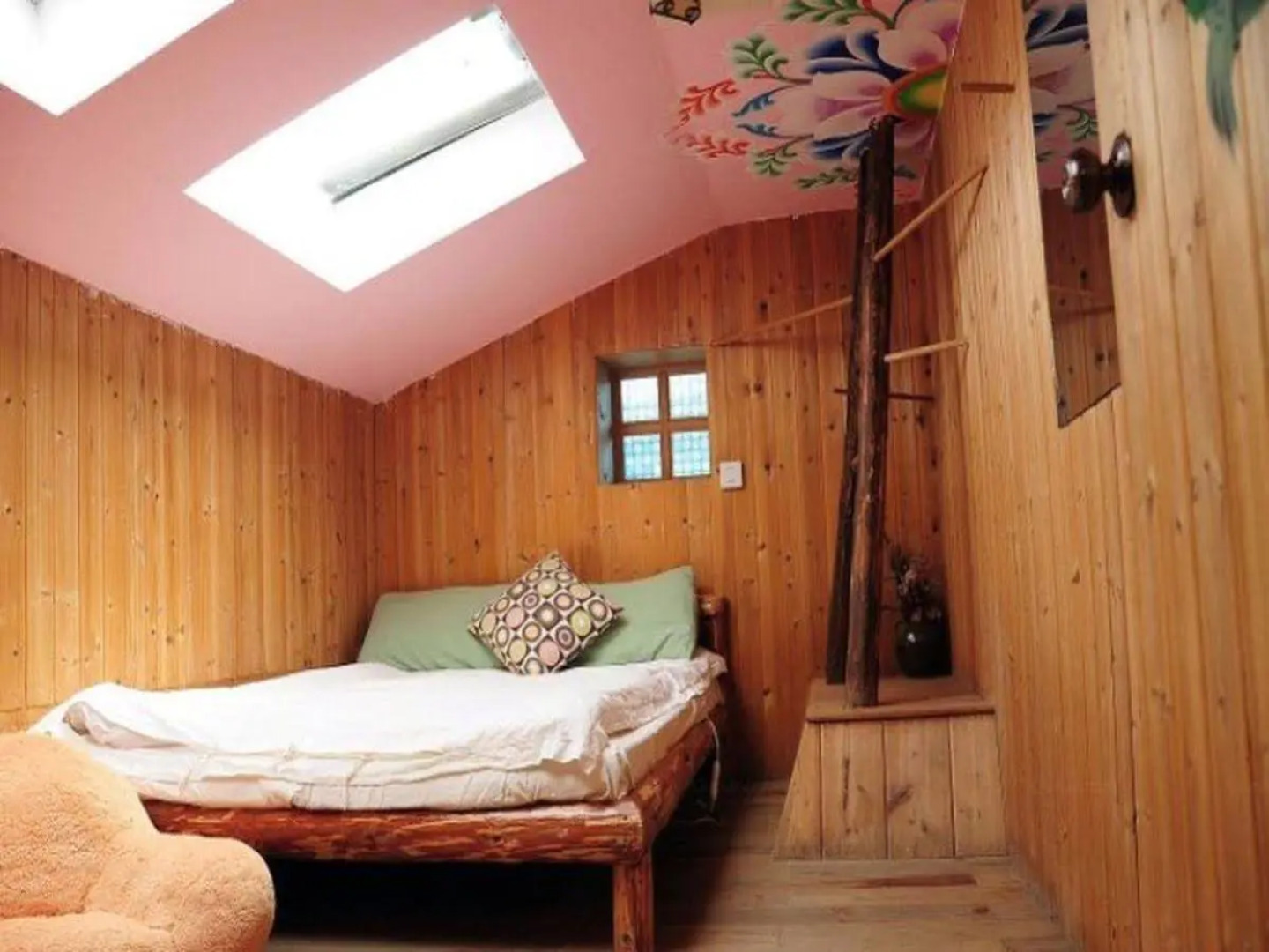 Shangri-la Swallow's Nest Hostel