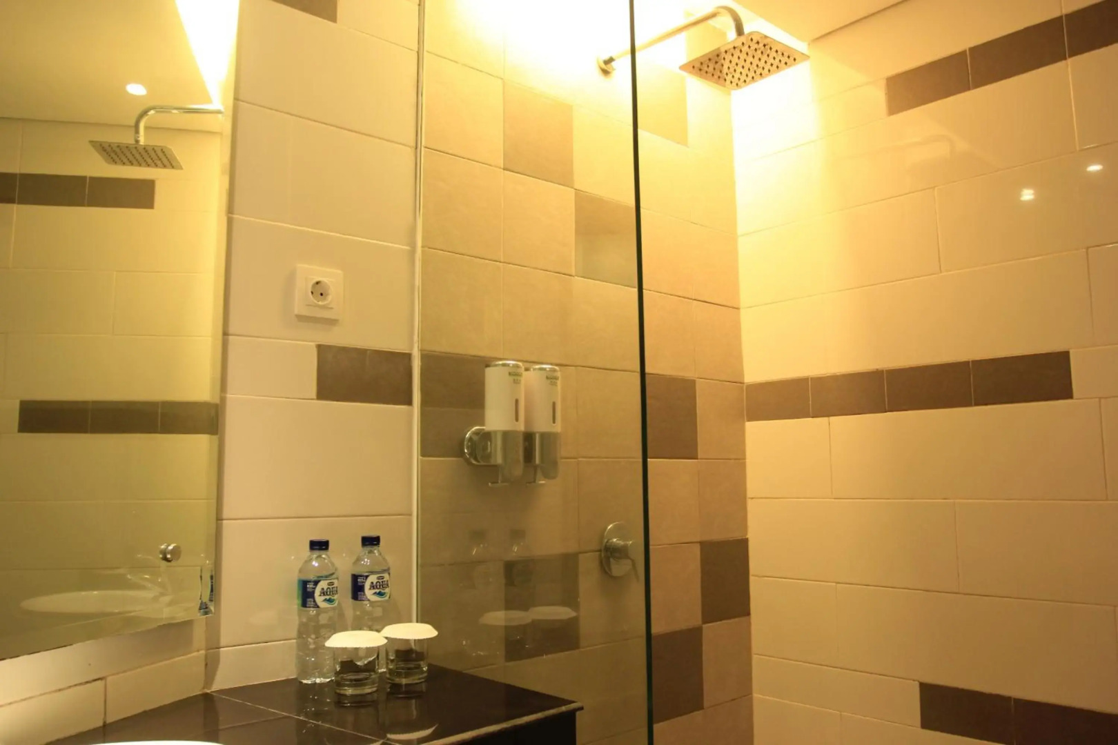 Lunara Home Living by Daphna Management