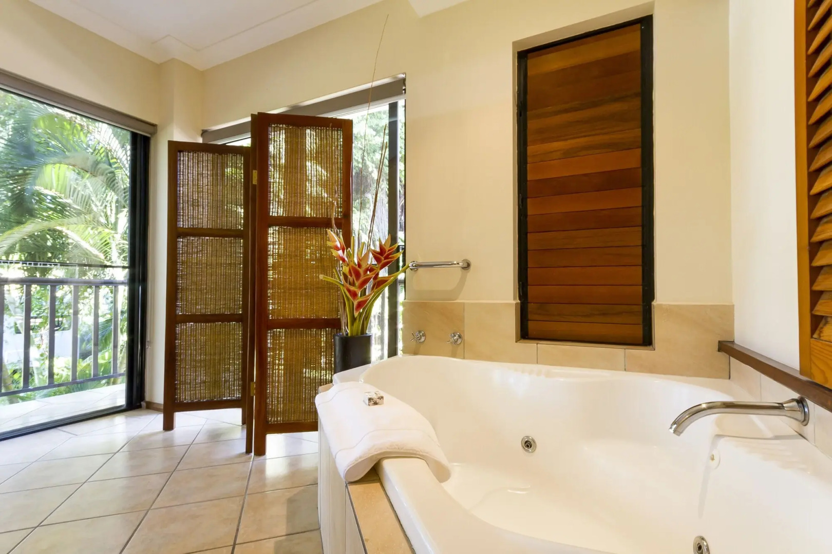 Hibiscus Resort & Spa