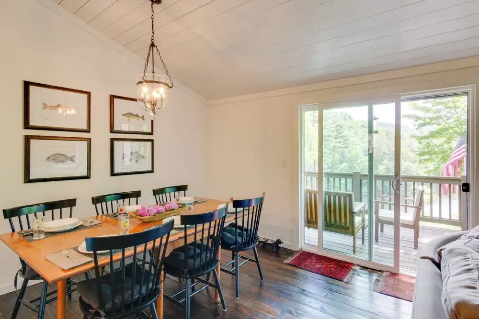 High-end Sapphire Retreat on Fairfield Lake!