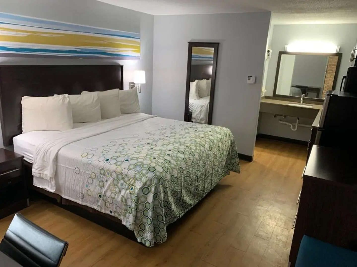 HomeTowne Studios by Red Roof Battle Creek