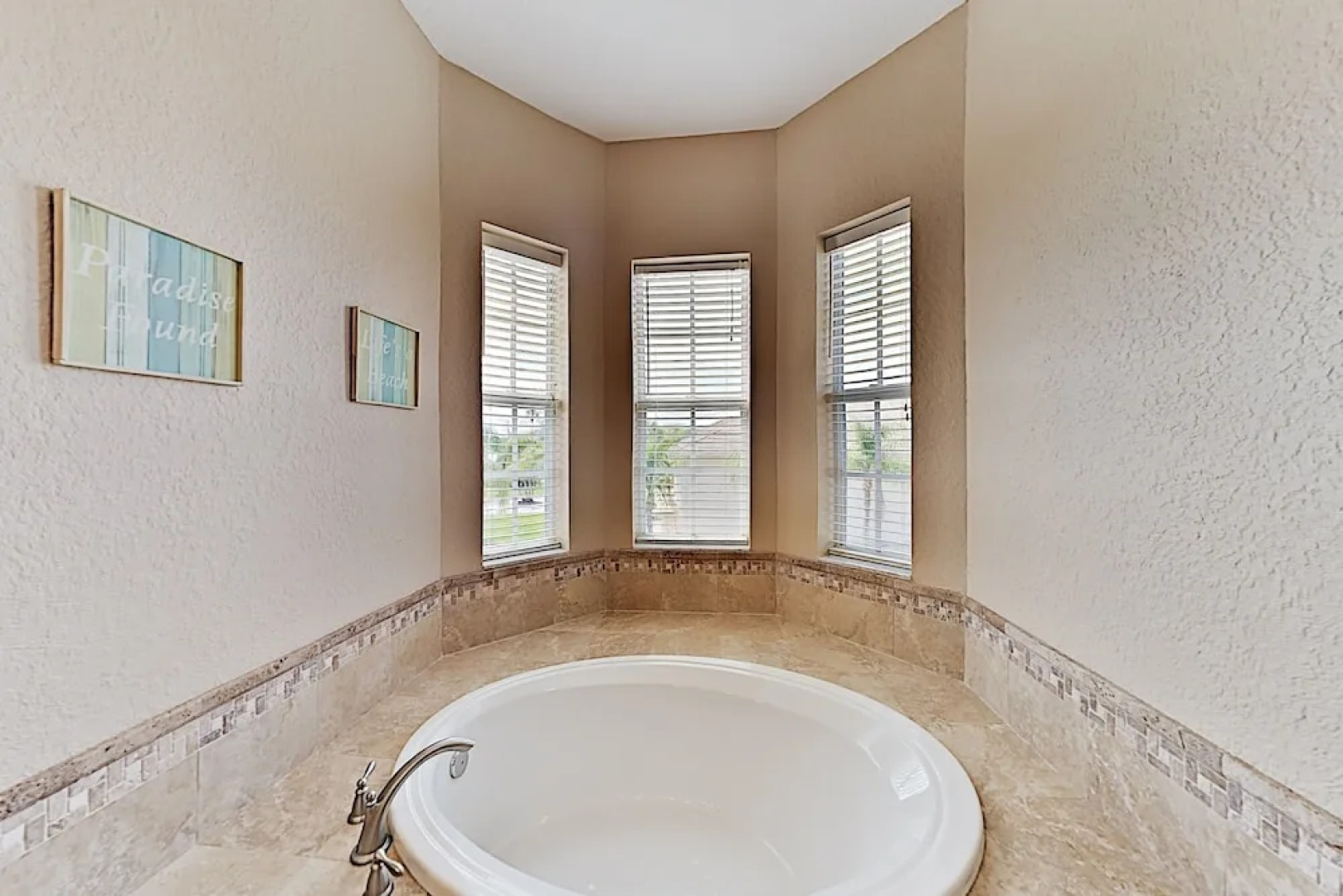 Immaculate Canal W/ Pool, Dock & Game Lounge 4 Bedroom Home