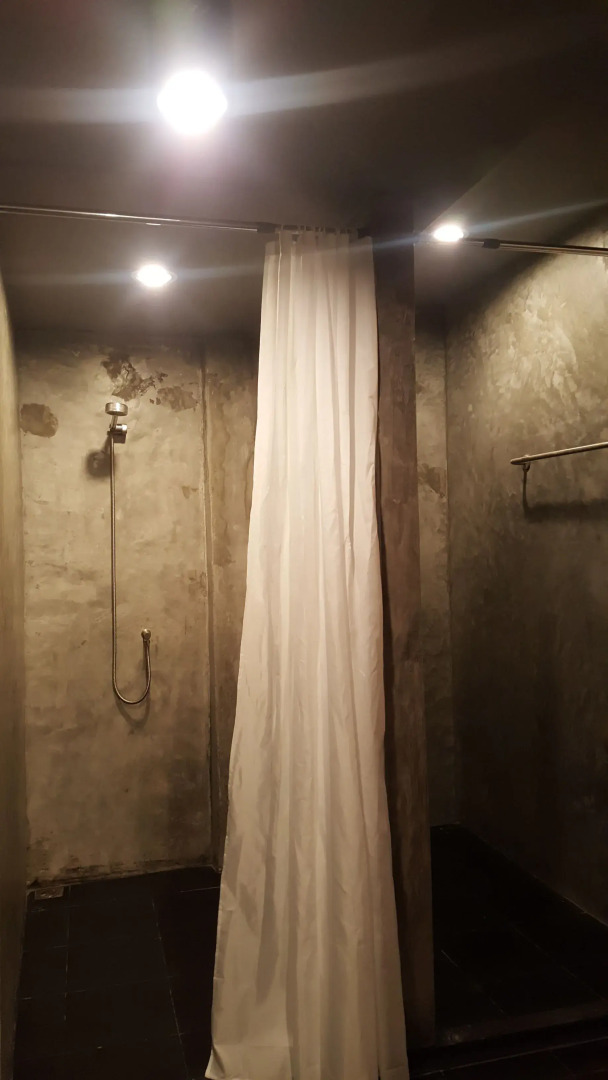 8 Sleepers Street Hostel