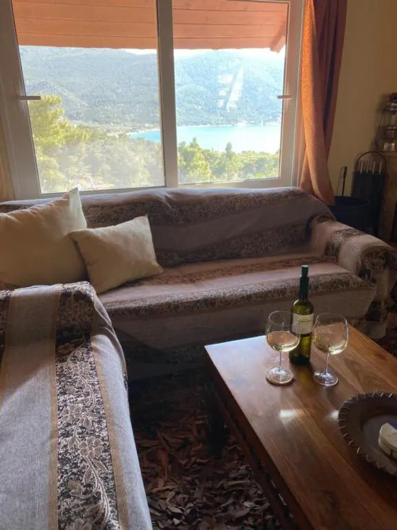 Manos’ Traditional Maisonette