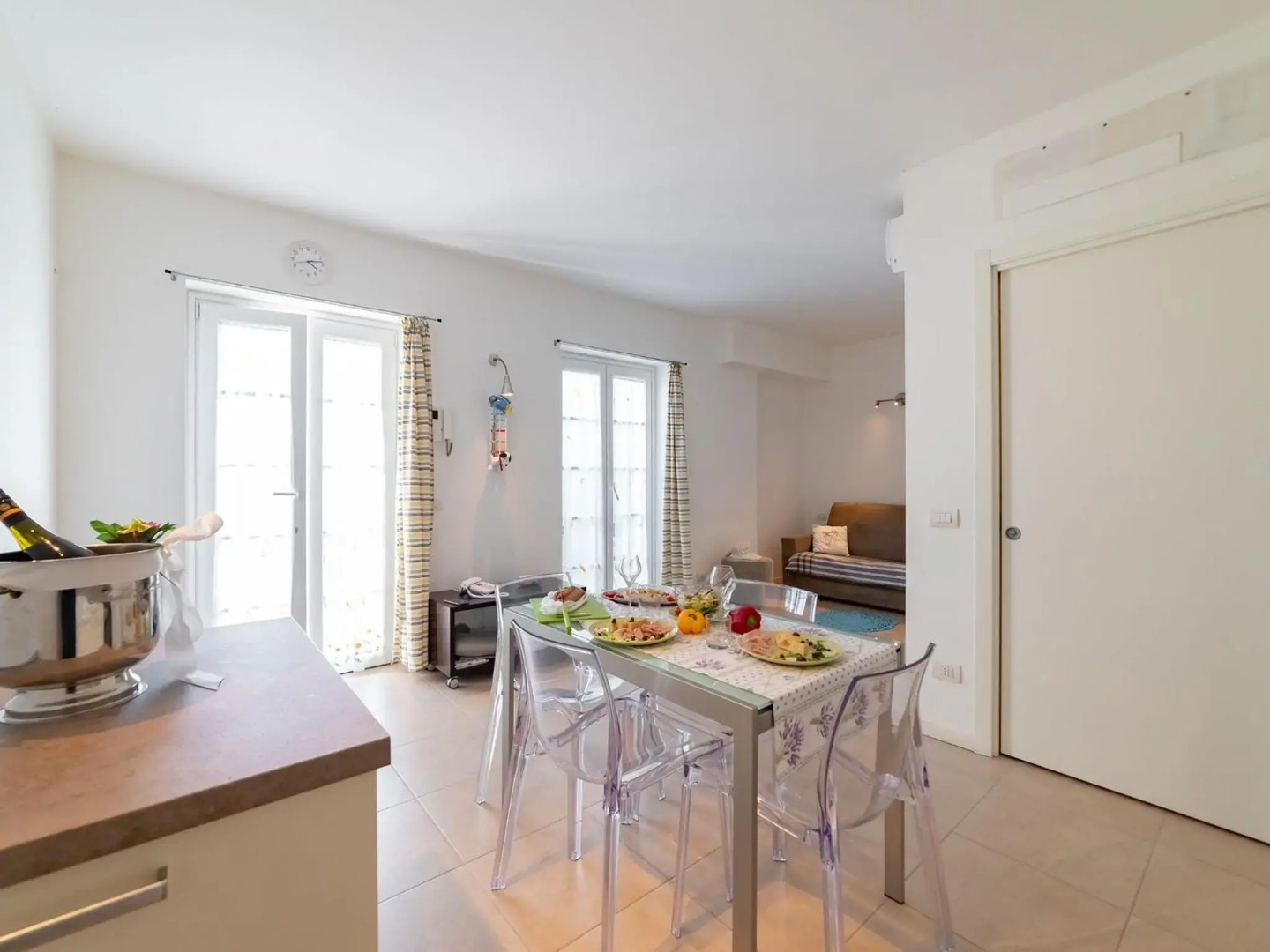 Albatros - swimming pool with sea view and small terrace