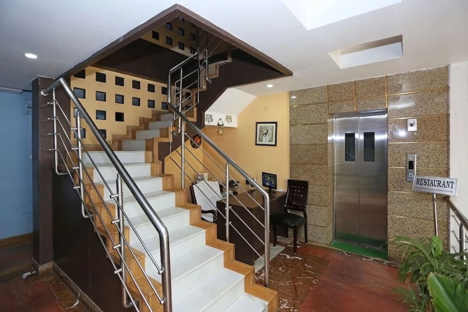 OYO 3063 Crystal Residency