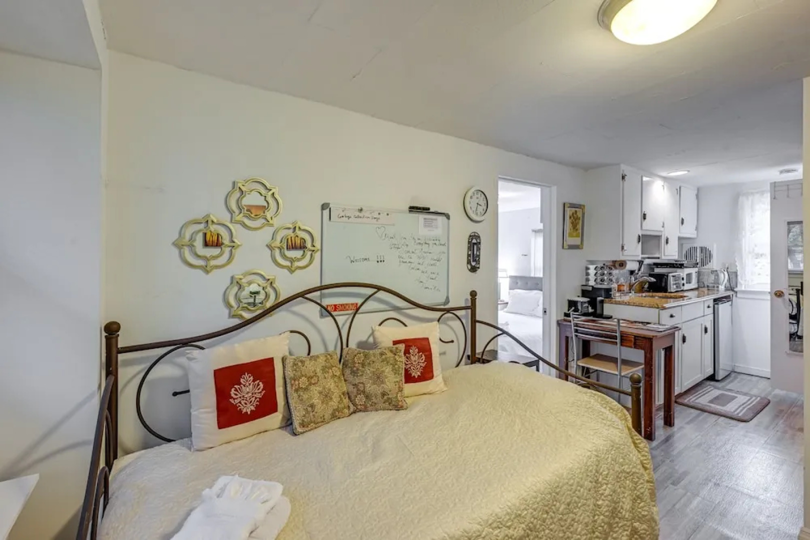 Pet-friendly Great Neck Home ~ 1 Mi to Kings Point