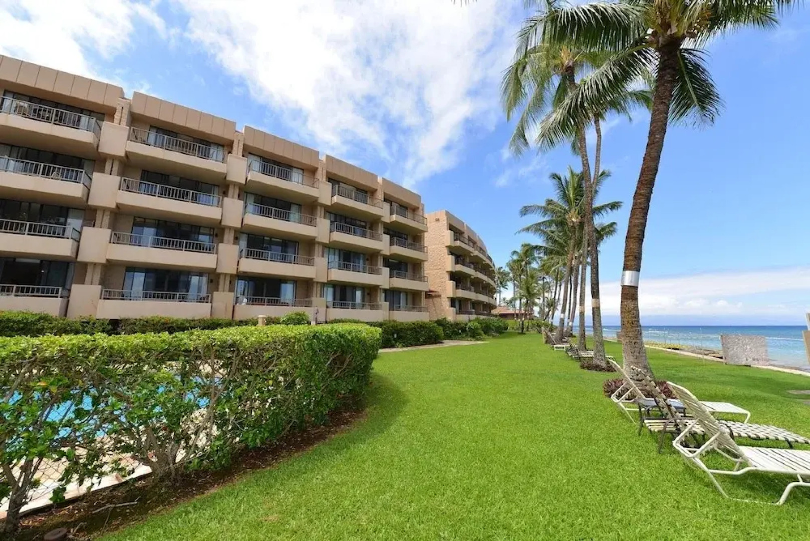 Paki Maui #420 - 1 Br condo by RedAwning