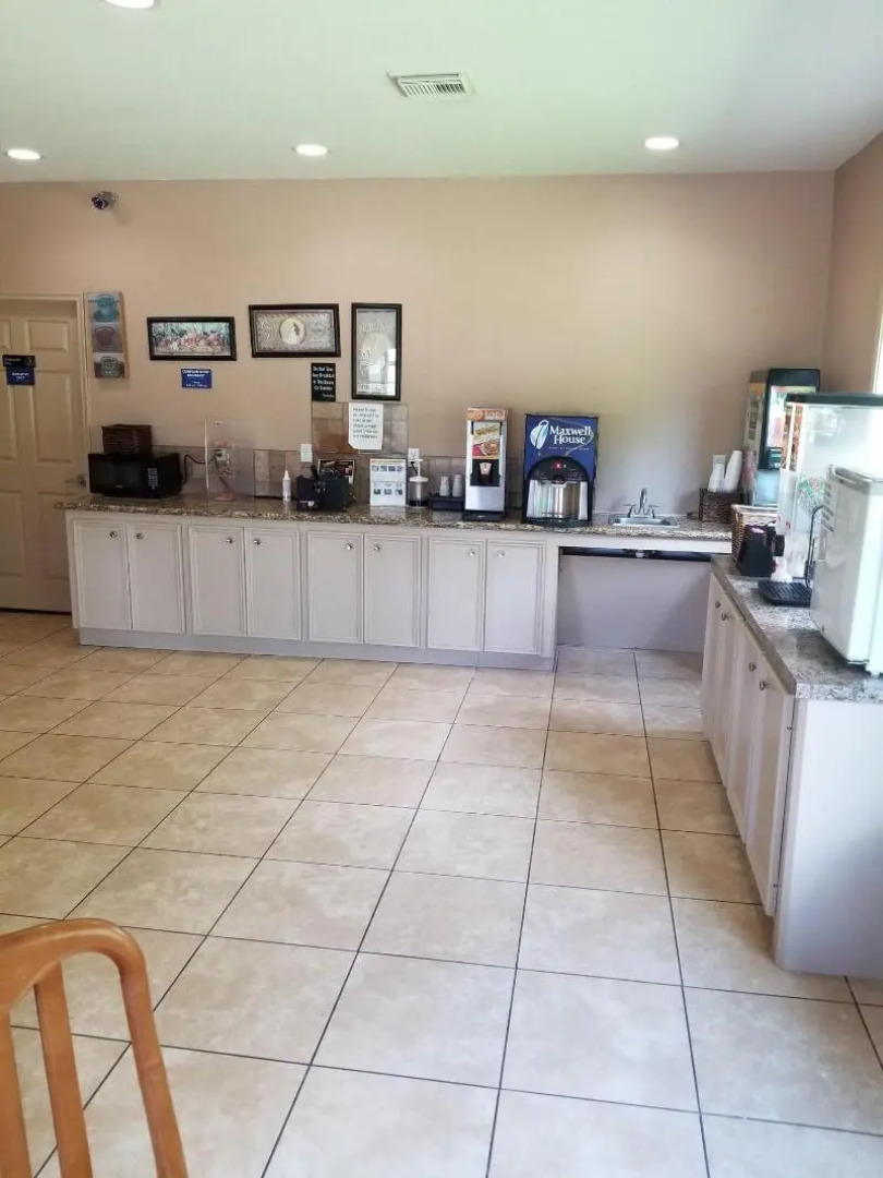 Scottish Inn & Suites