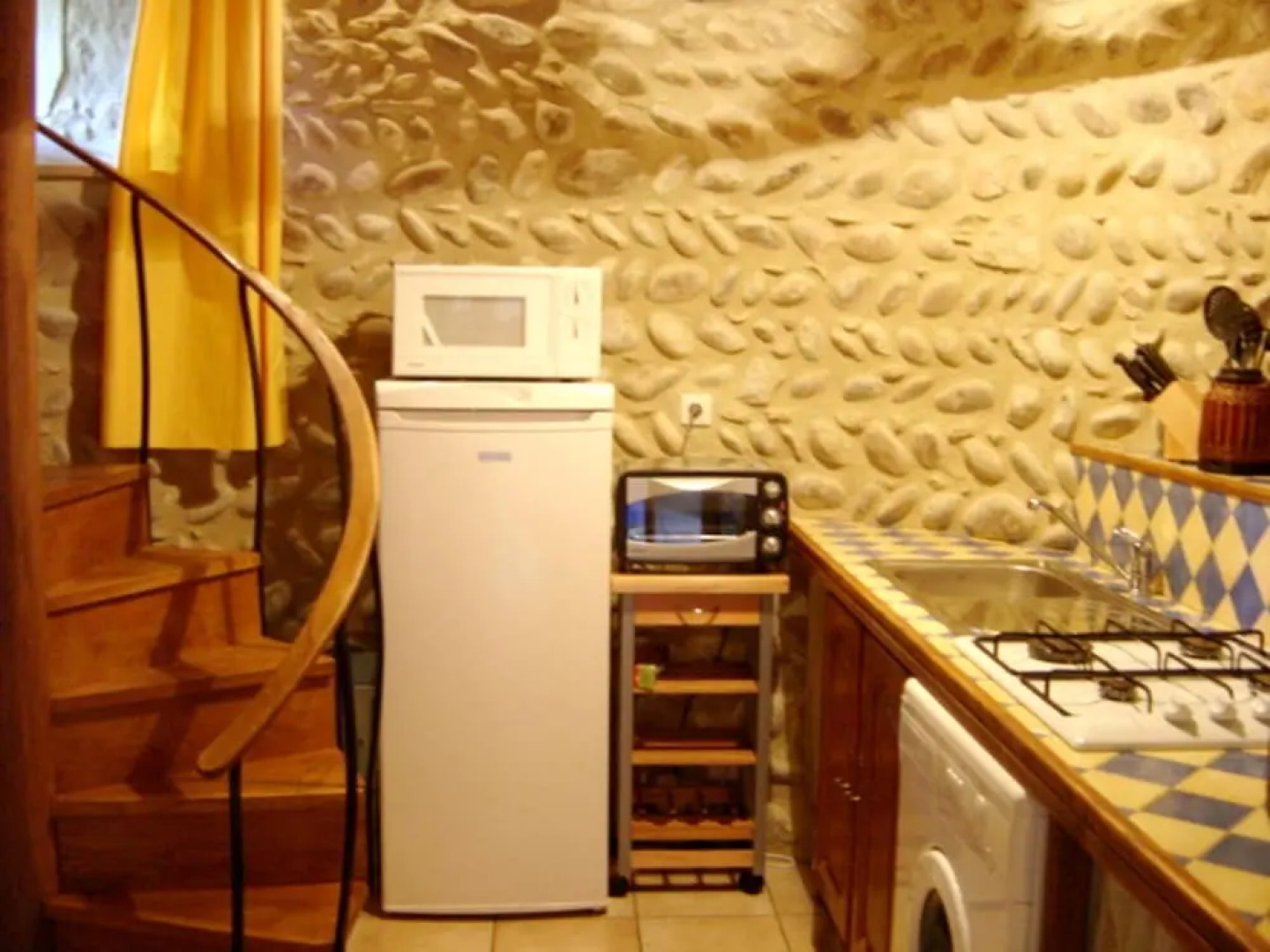 House With 2 Bedrooms in Anneyron, With Enclosed Garden and Wifi