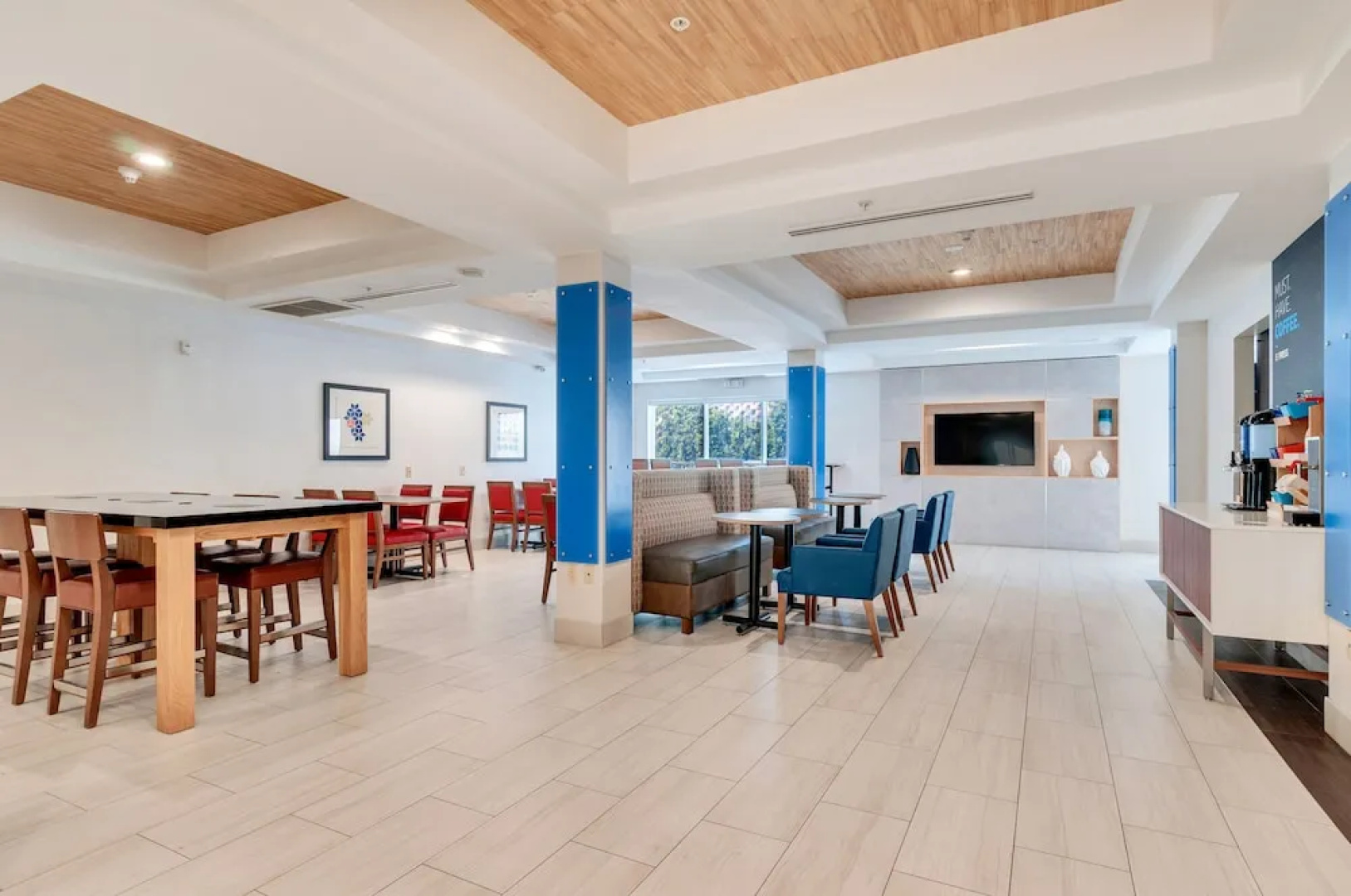 Holiday Inn Express Hotel & Suites Lake Elsinore