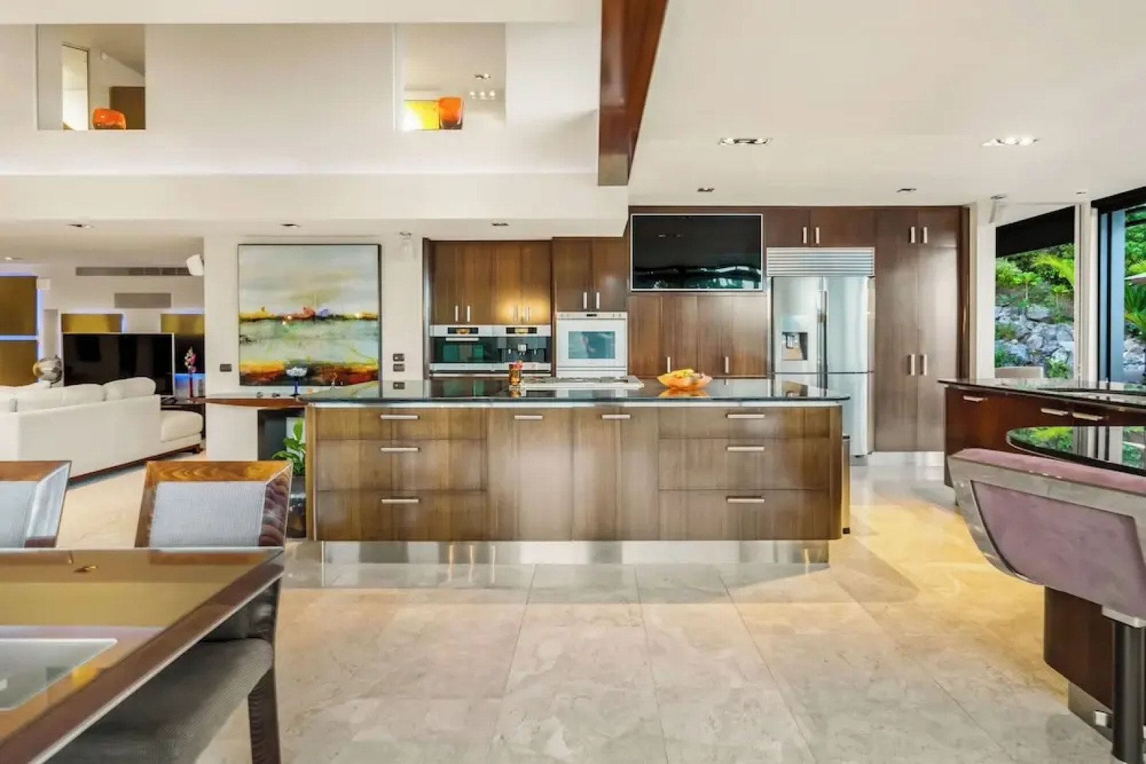 Jacuzzi Suite - Ocean Views & Beach