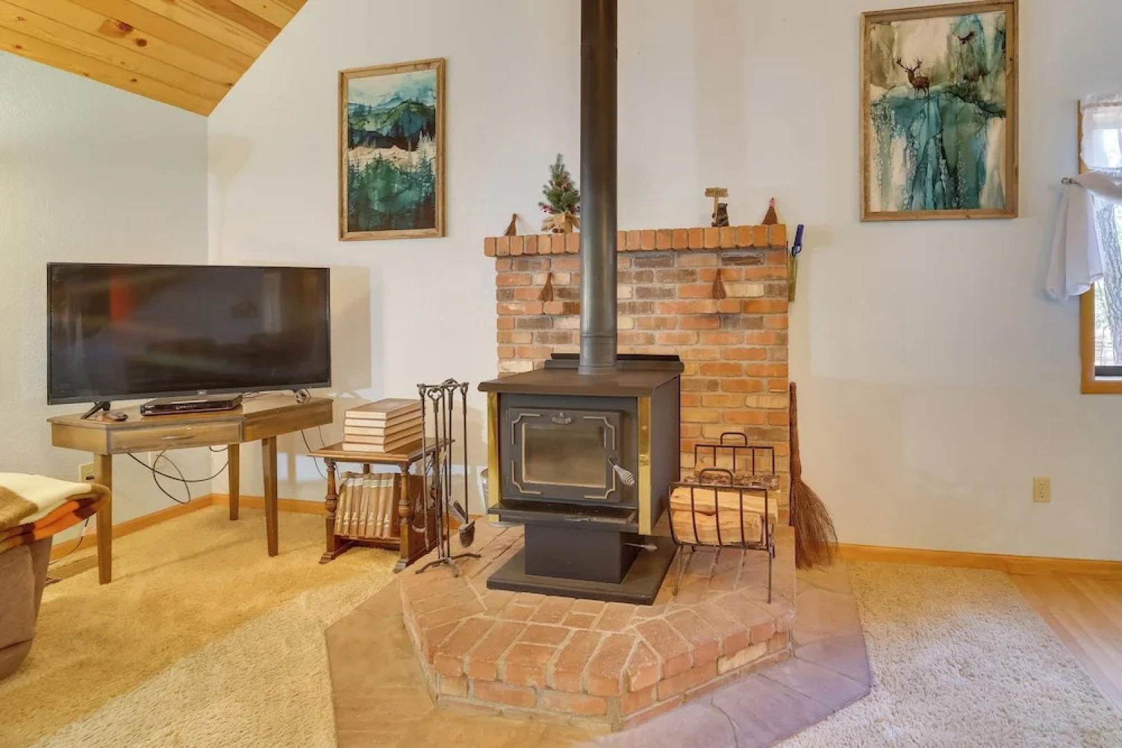 Relax Fireside + Play Games! Hikers Haven in Pine