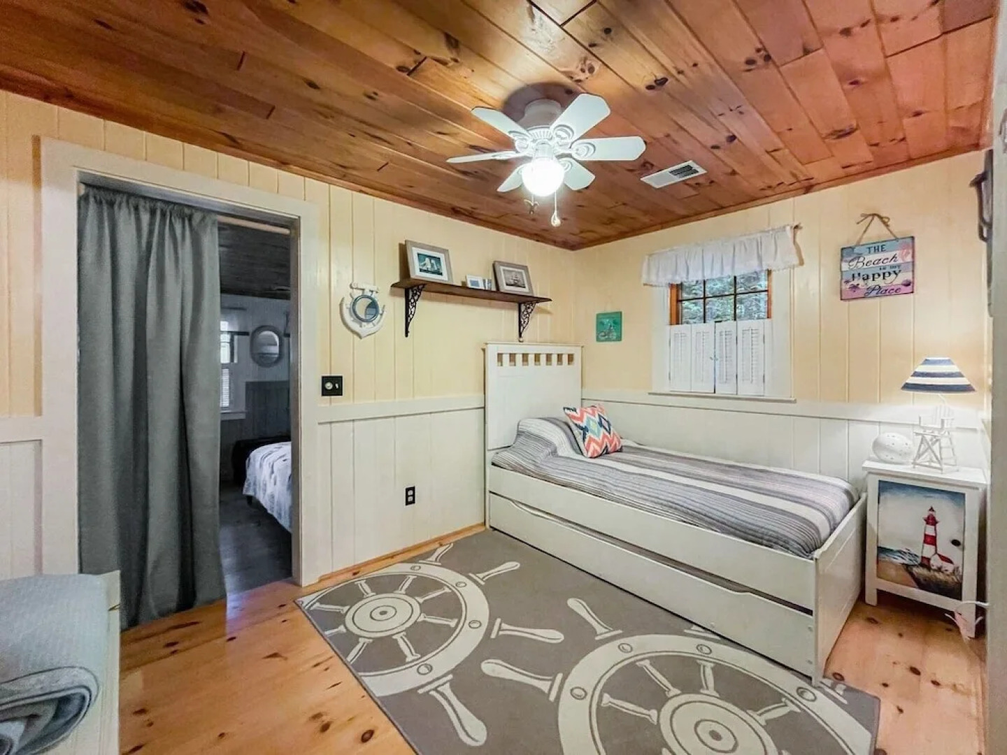 Dewey Cottage - Y854 Adorable Cottage Close To Long Sands Beach And Short Sands 4 Bedroom Home by RedAwning