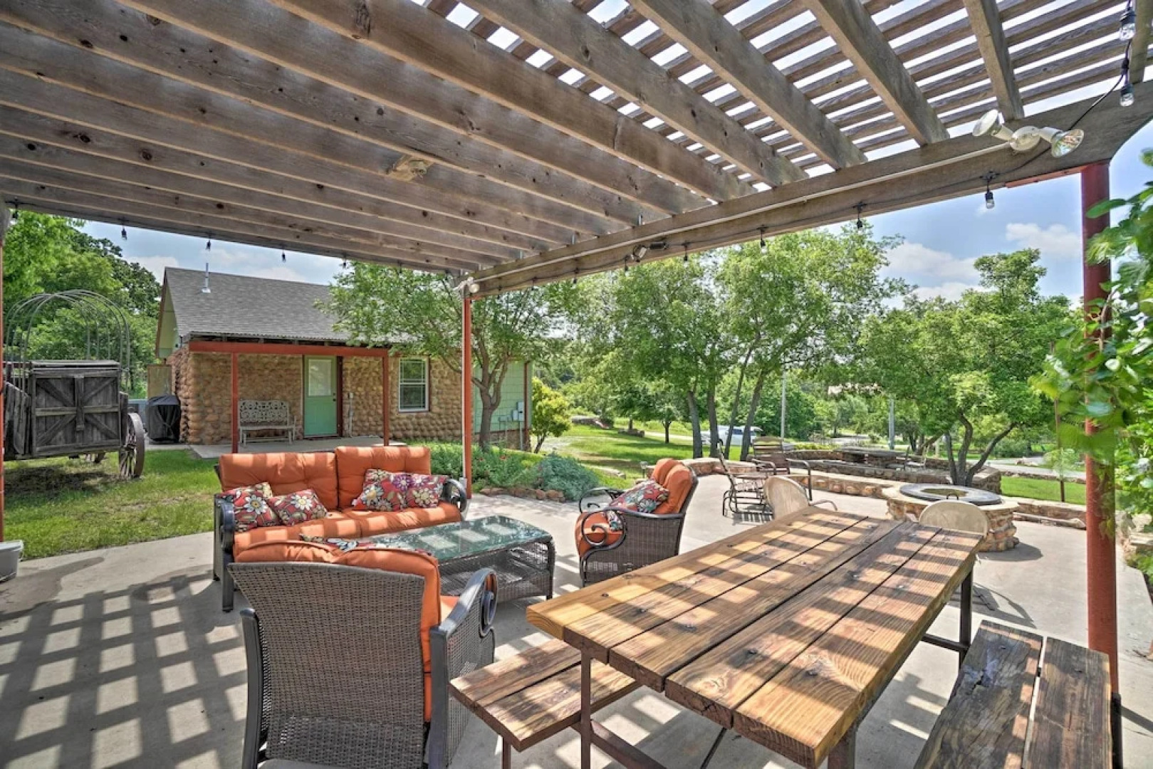 Charming Hilltop Cottage in Medicine Park!