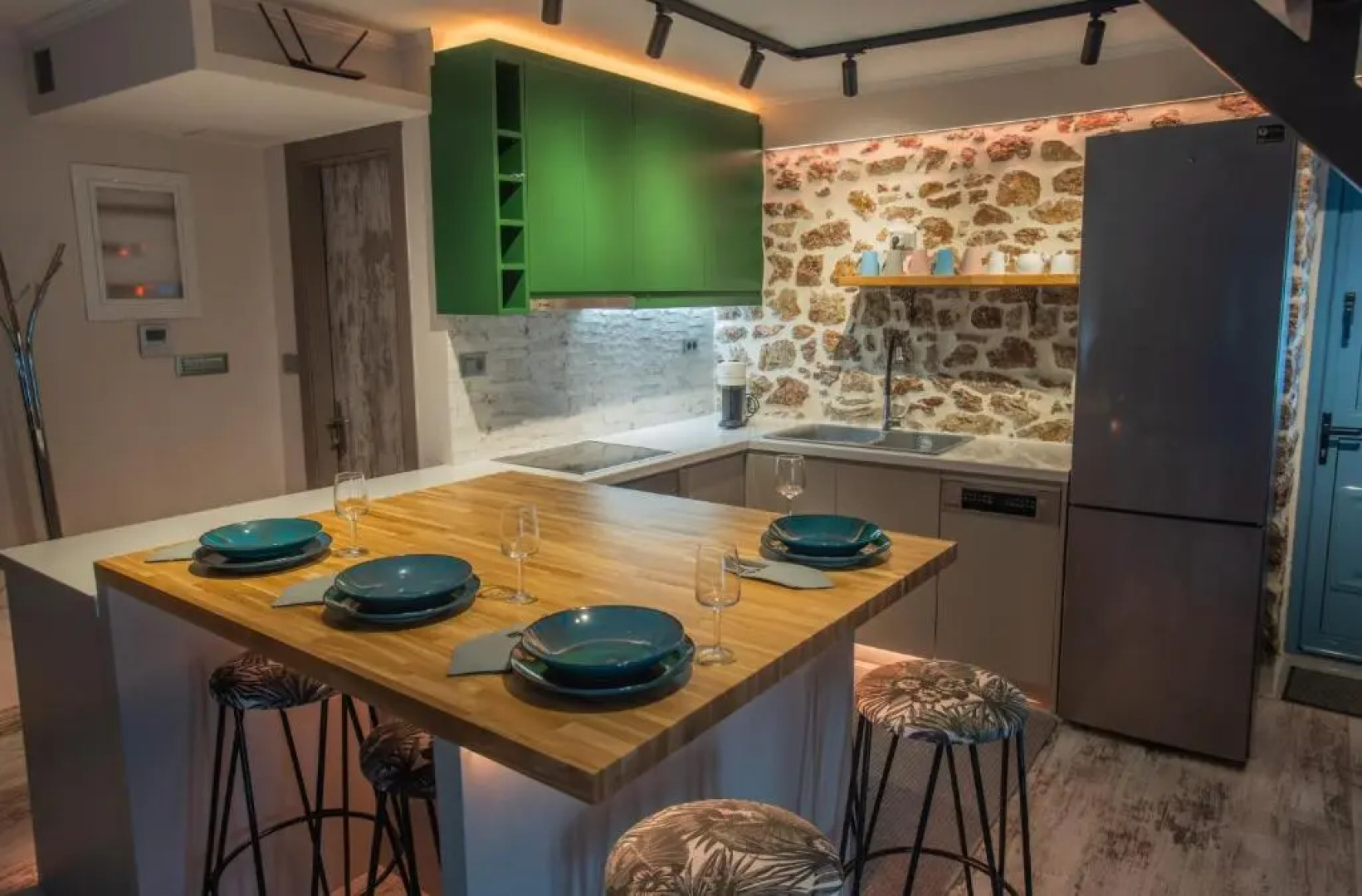 ΒΙΛΛΑ ΤΟ ΠΕΤΡΙΝΟ stone bild villa full equipment