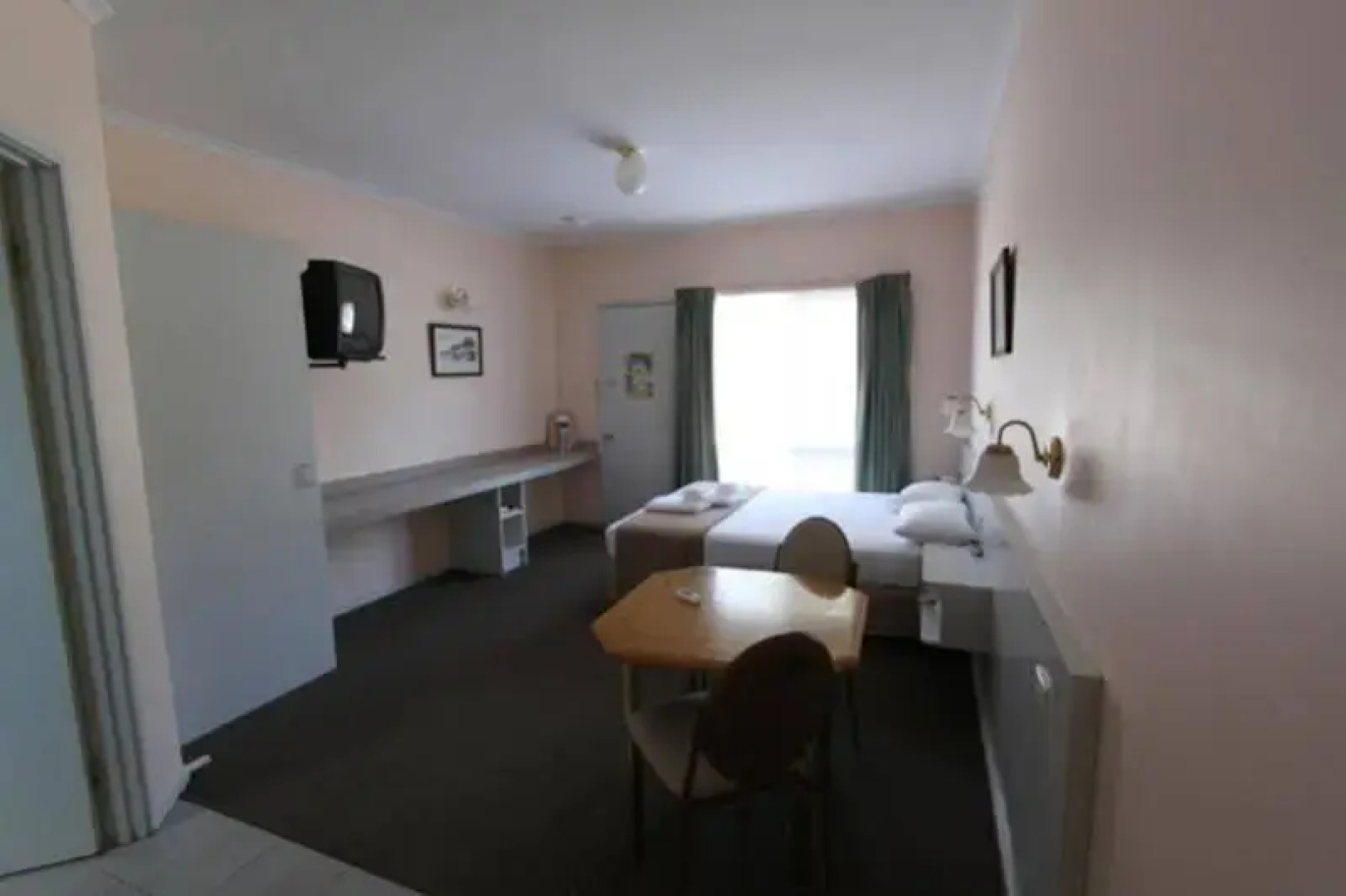 Lazy River Motor Inn