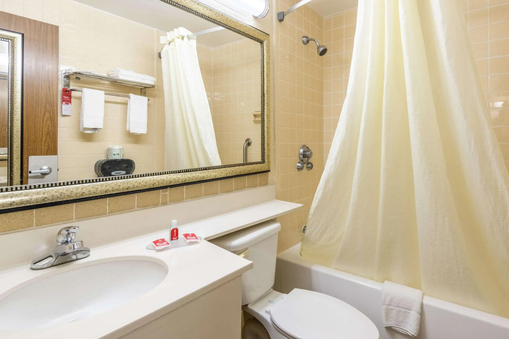 Perry Inn & Suites By Capital O National Fairground GA I 75