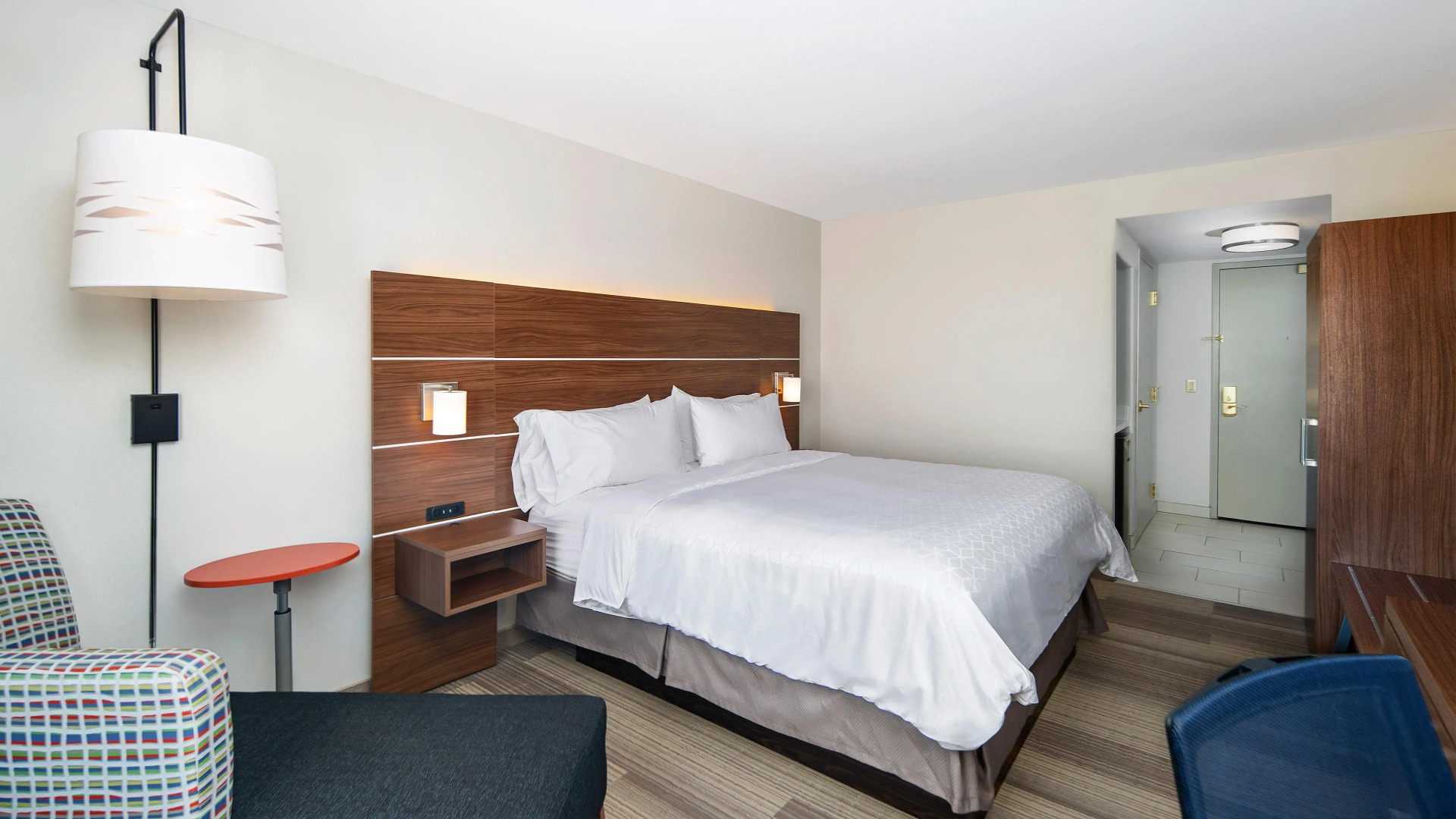 Holiday Inn Express & Suites Dinuba West by IHG