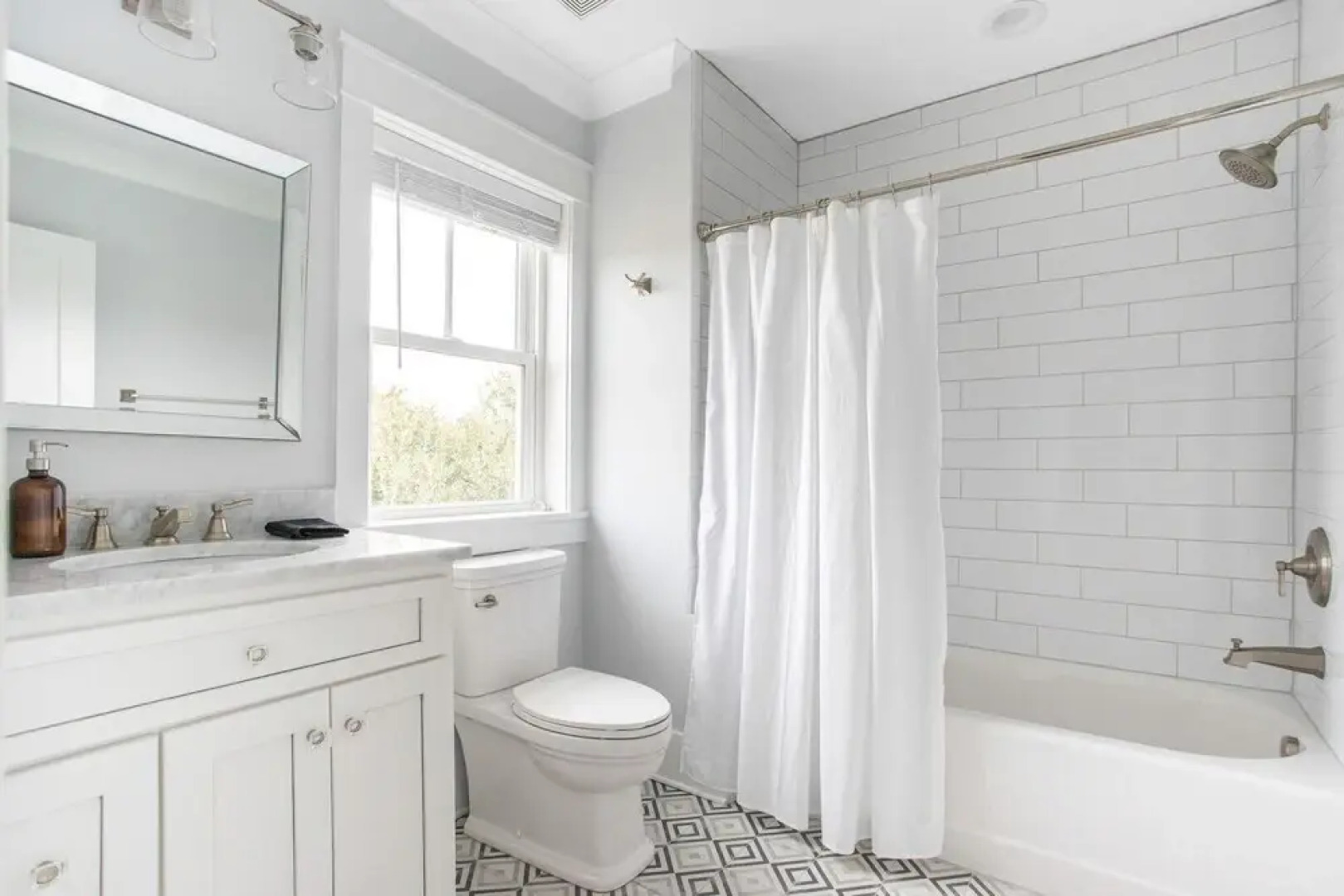 Pelican - Modern Beach Retreat w Patio & Pool