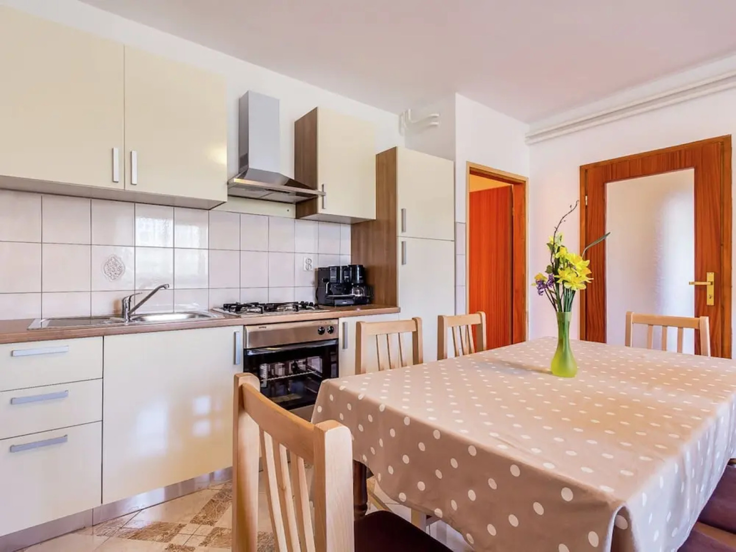 Detached 6 Bedroom House with Private Pool near Ližnjan